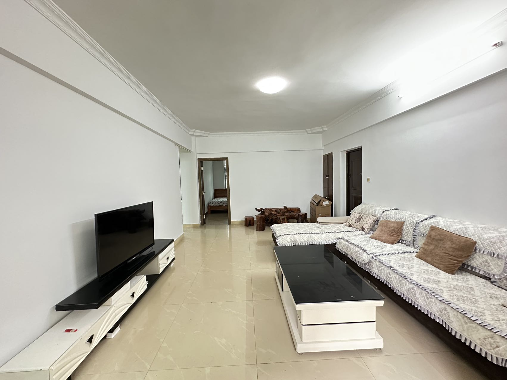 交警总队公寓 3室2厅1卫 2400.0元/月 交警总队公寓 3室2厅1卫 2400.0元/月室内图