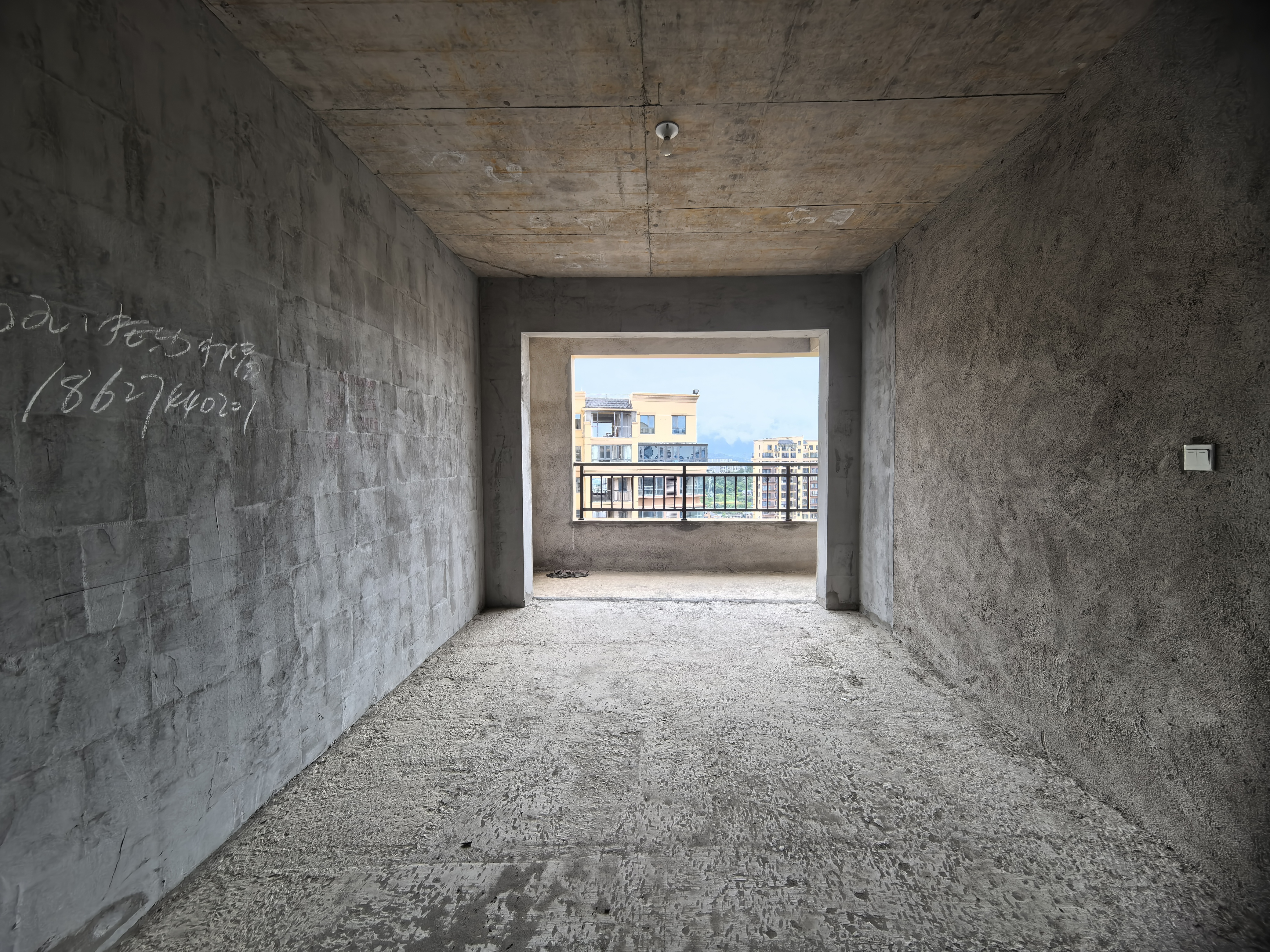 天门壹号 3室2厅1卫 40.8万 天门壹号 3室2厅1卫 40.8万客厅