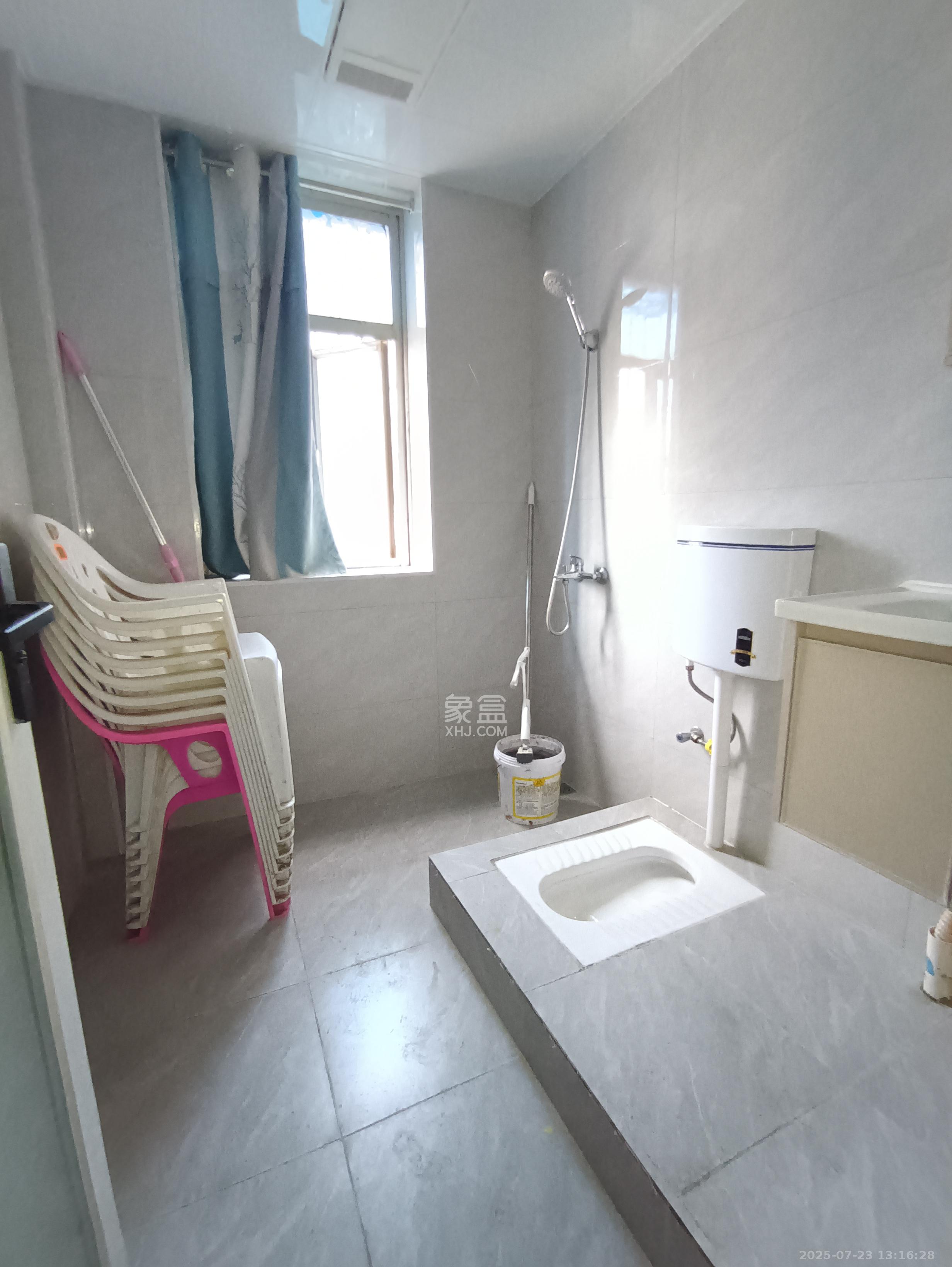 铭园小区 3室1厅1卫 2700.0元/月 铭园小区 3室1厅1卫 2700.0元/月室内图