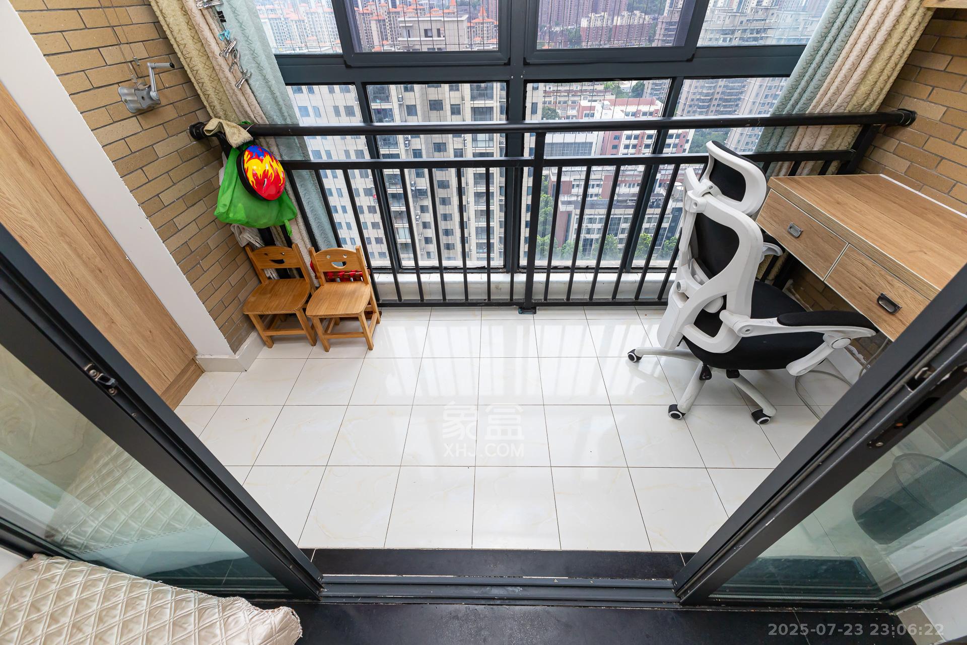 盛腾学林西岸  2室2厅1卫    55.0万 盛腾学林西岸  2室2厅1卫    55.0万阳台