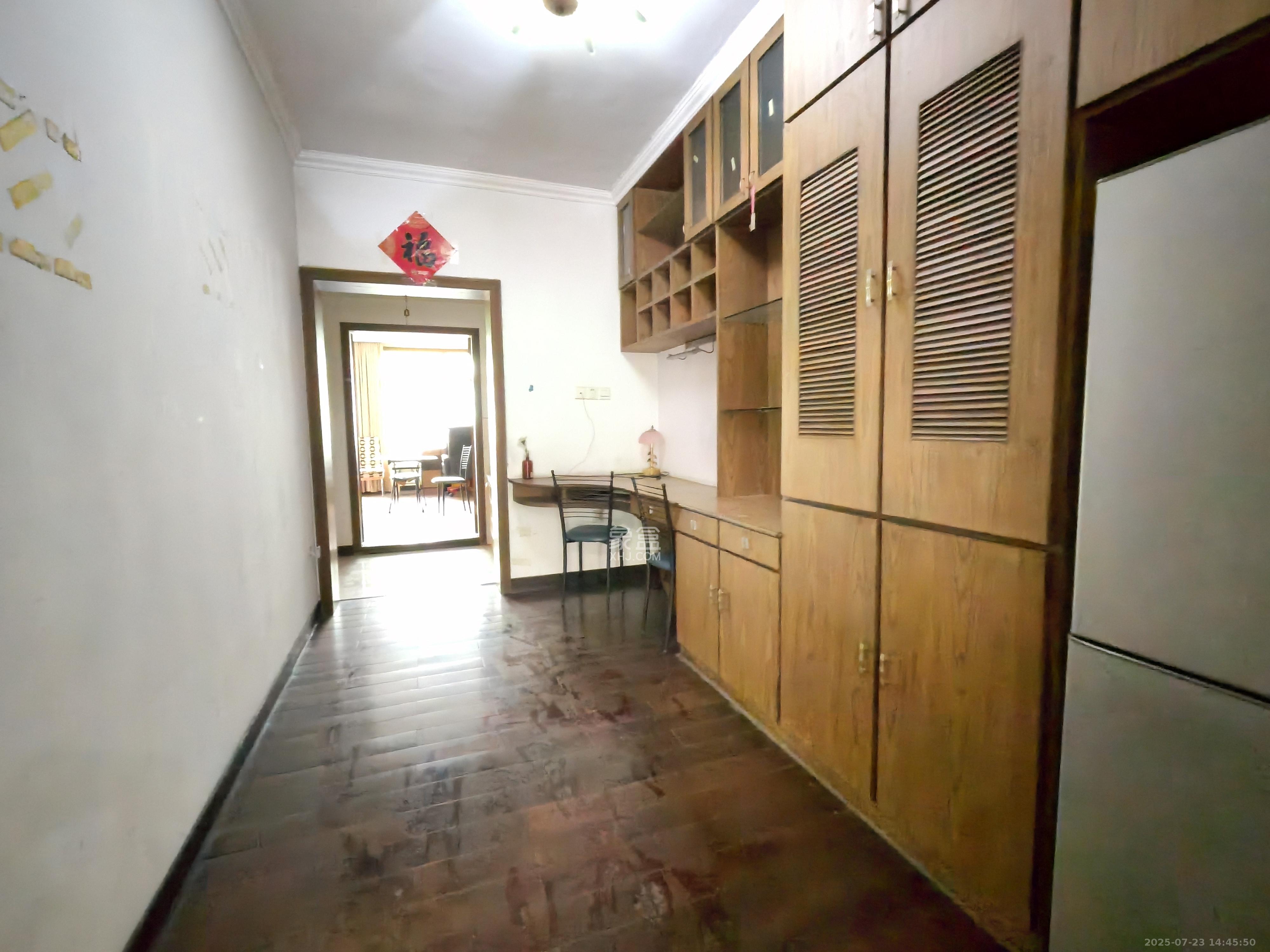 荷花园保险公司宿舍  4室2厅1卫    1800.0元/月室内图