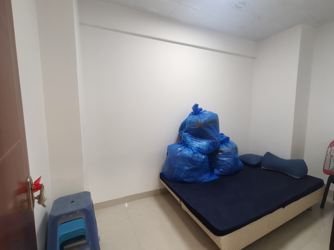 金侨大厦  3室2厅1卫    2000.0元/月 金侨大厦  3室2厅1卫    2000.0元/月室内图