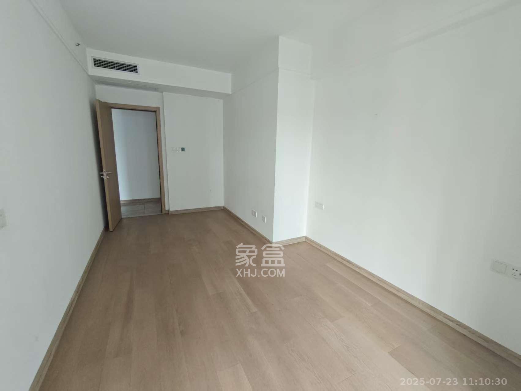 南山梅溪一方  5室2厅2卫    4500.0元/月室内图