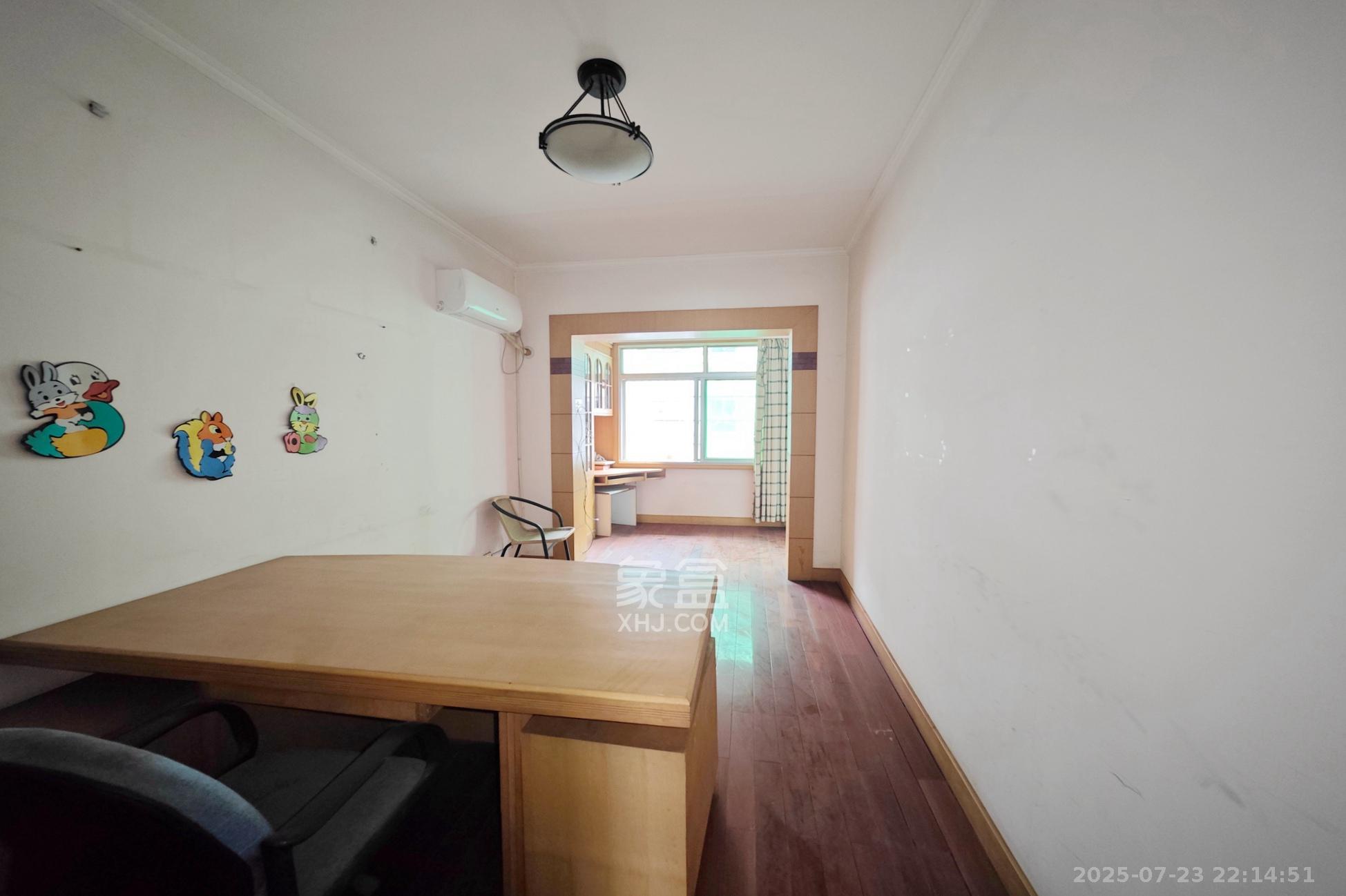 法官公寓 3室2厅2卫 88.0万 法官公寓 3室2厅2卫 88.0万卧室