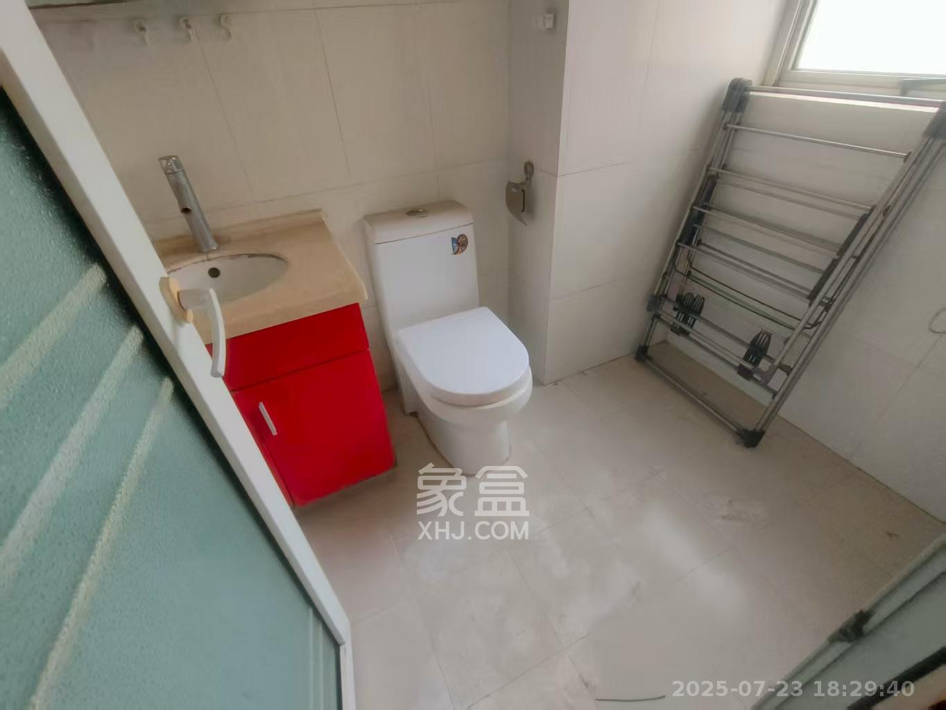 地质家园一、二期（地泰人民公馆）  3室2厅2卫   4200.00元/月室内图