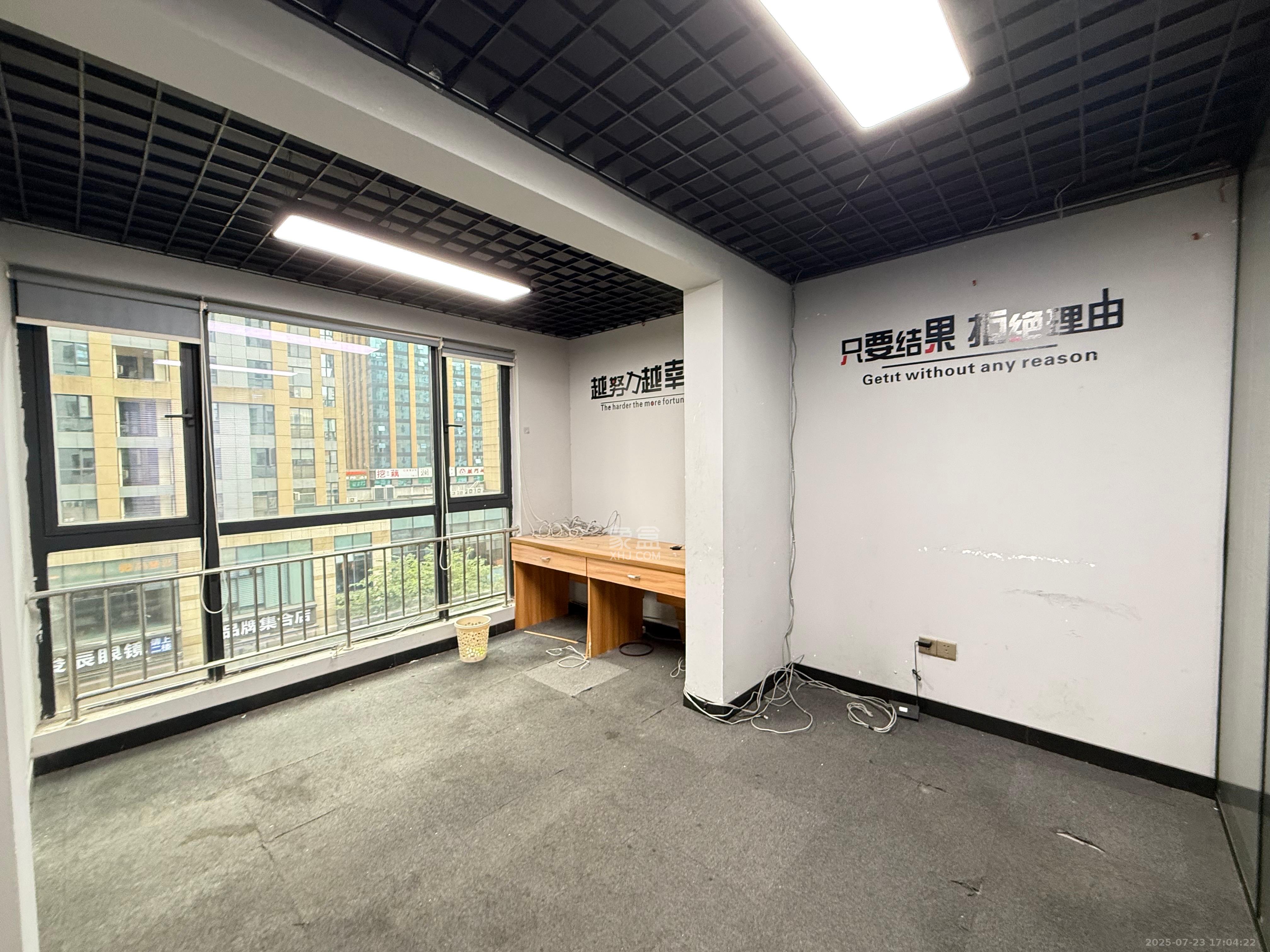 德思勤城市广场（宝格丽公寓）   100.0㎡      3400.0元/月室内图