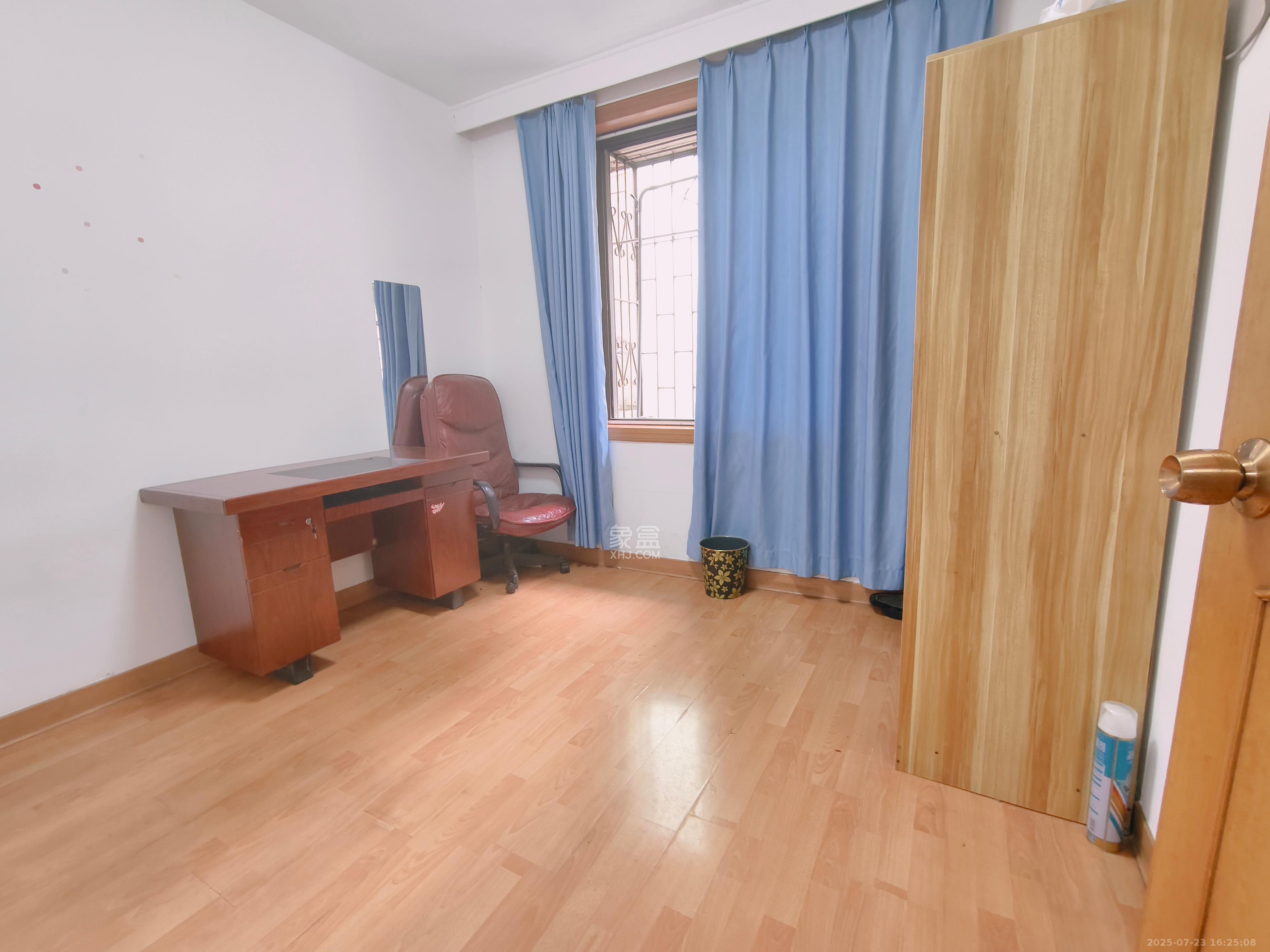 国立投资公司宿舍 3室2厅1卫 2100.0元/月 国立投资公司宿舍 3室2厅1卫 2100.0元/月室内图