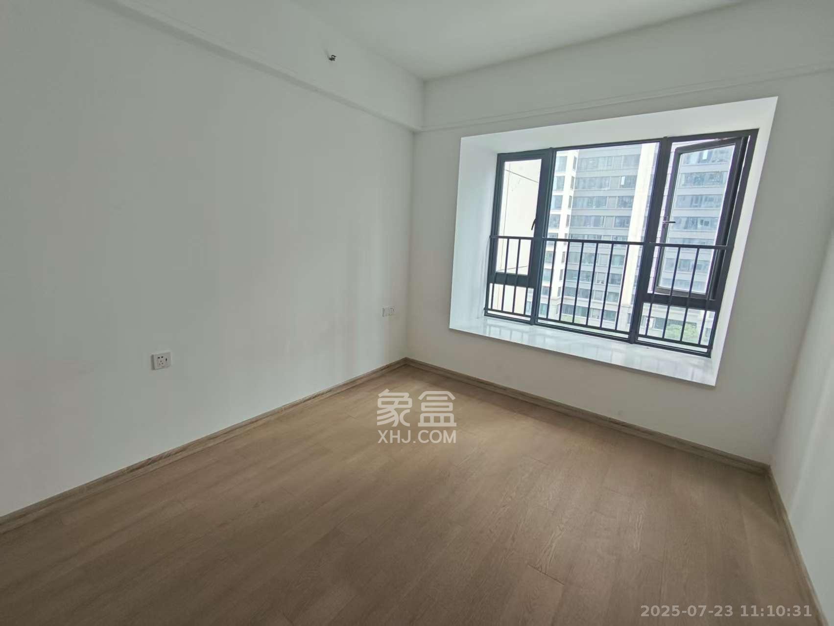 南山梅溪一方  5室2厅2卫    4500.0元/月室内图