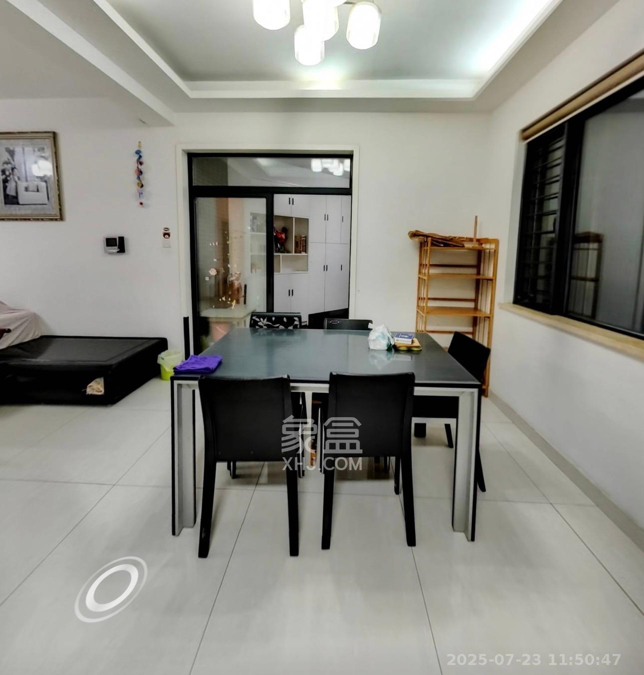 藏珑湖上国际花园 4室2厅2卫 3400.0元/月 藏珑湖上国际花园 4室2厅2卫 3400.0元/月室内图