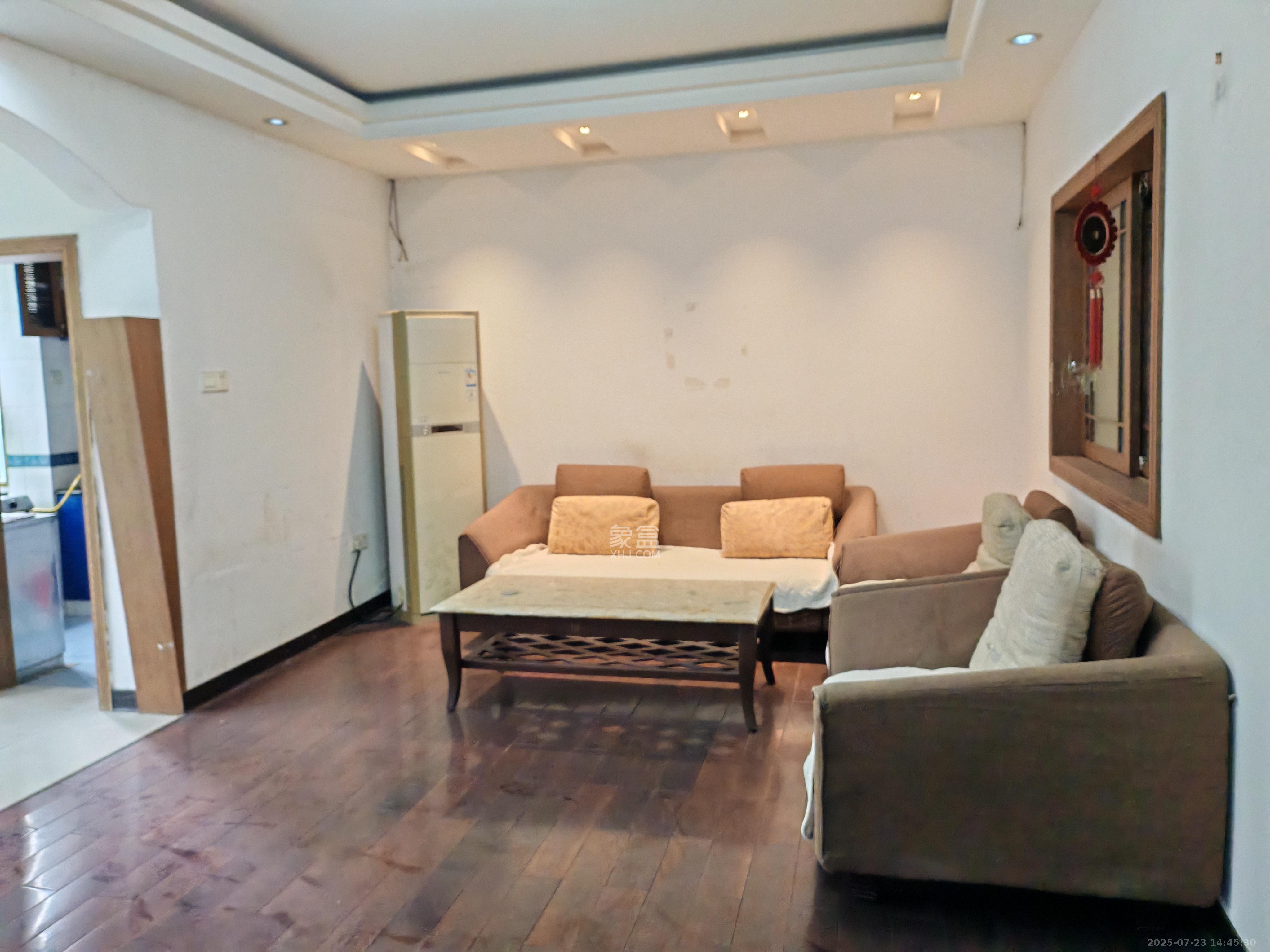 荷花园保险公司宿舍  4室2厅1卫    1800.0元/月室内图