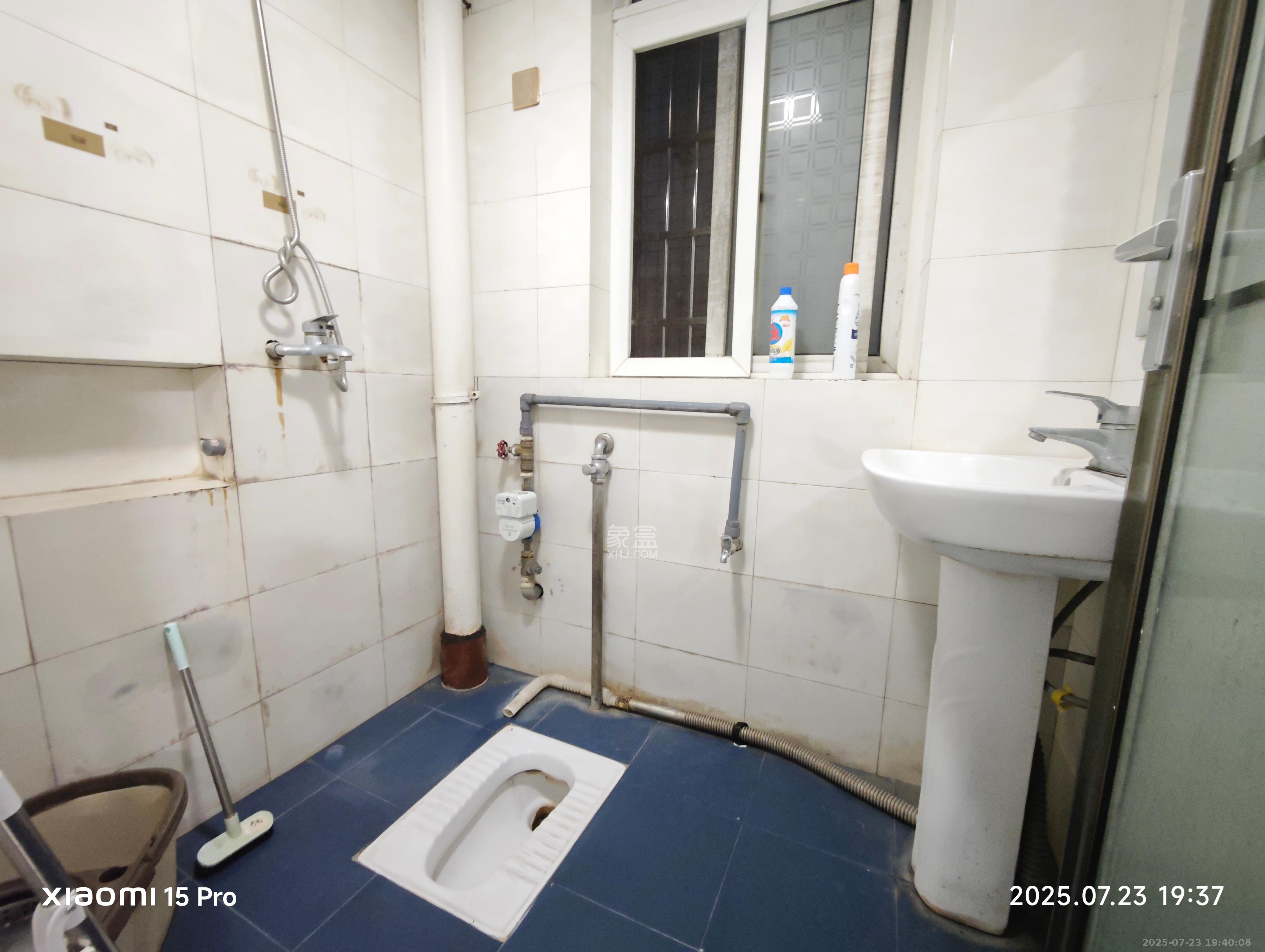 锦绣家园  3室2厅2卫    2000.0元/月室内图