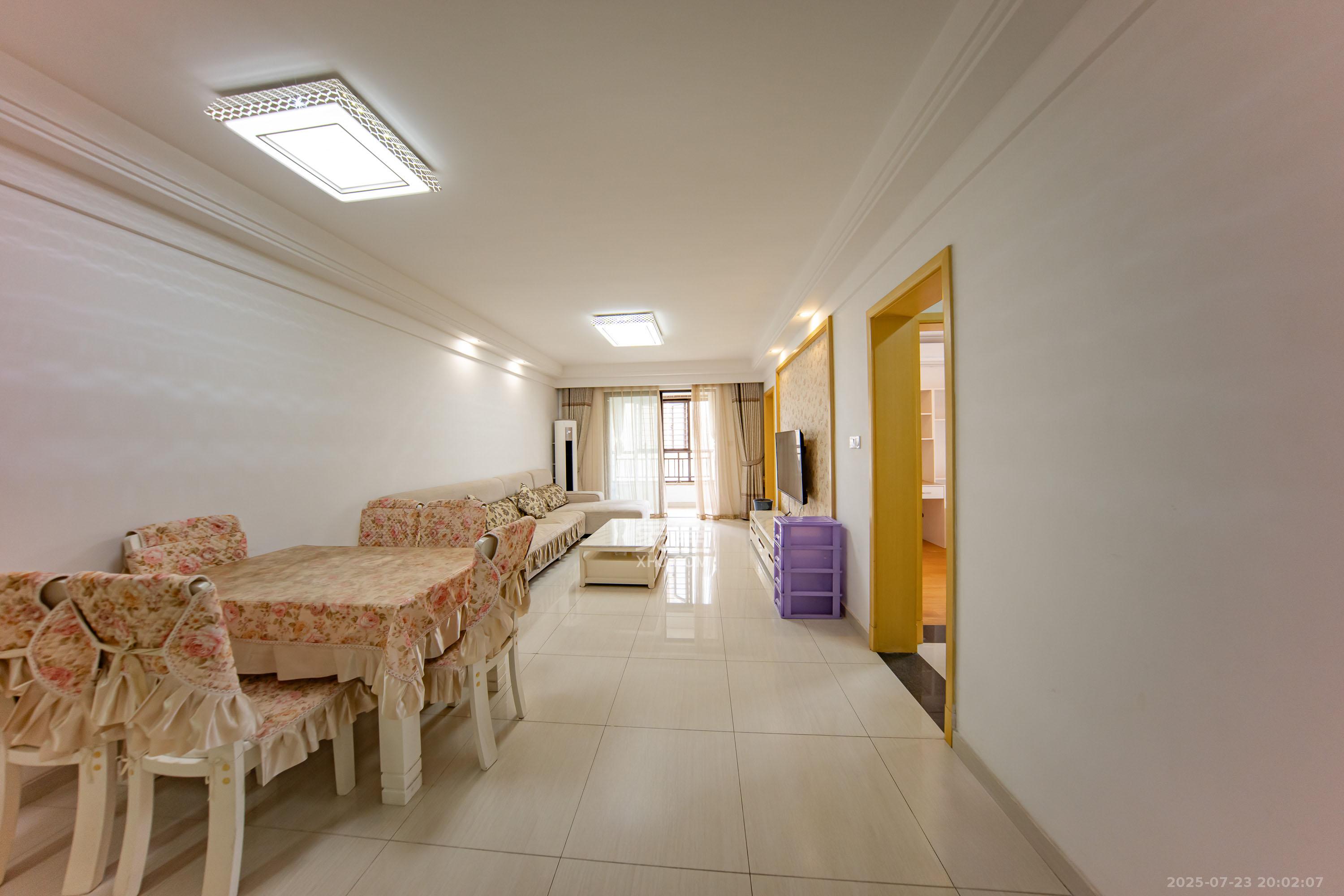 中海国际四期  3室2厅1卫    68.2万 中海国际四期  3室2厅1卫    68.2万客厅