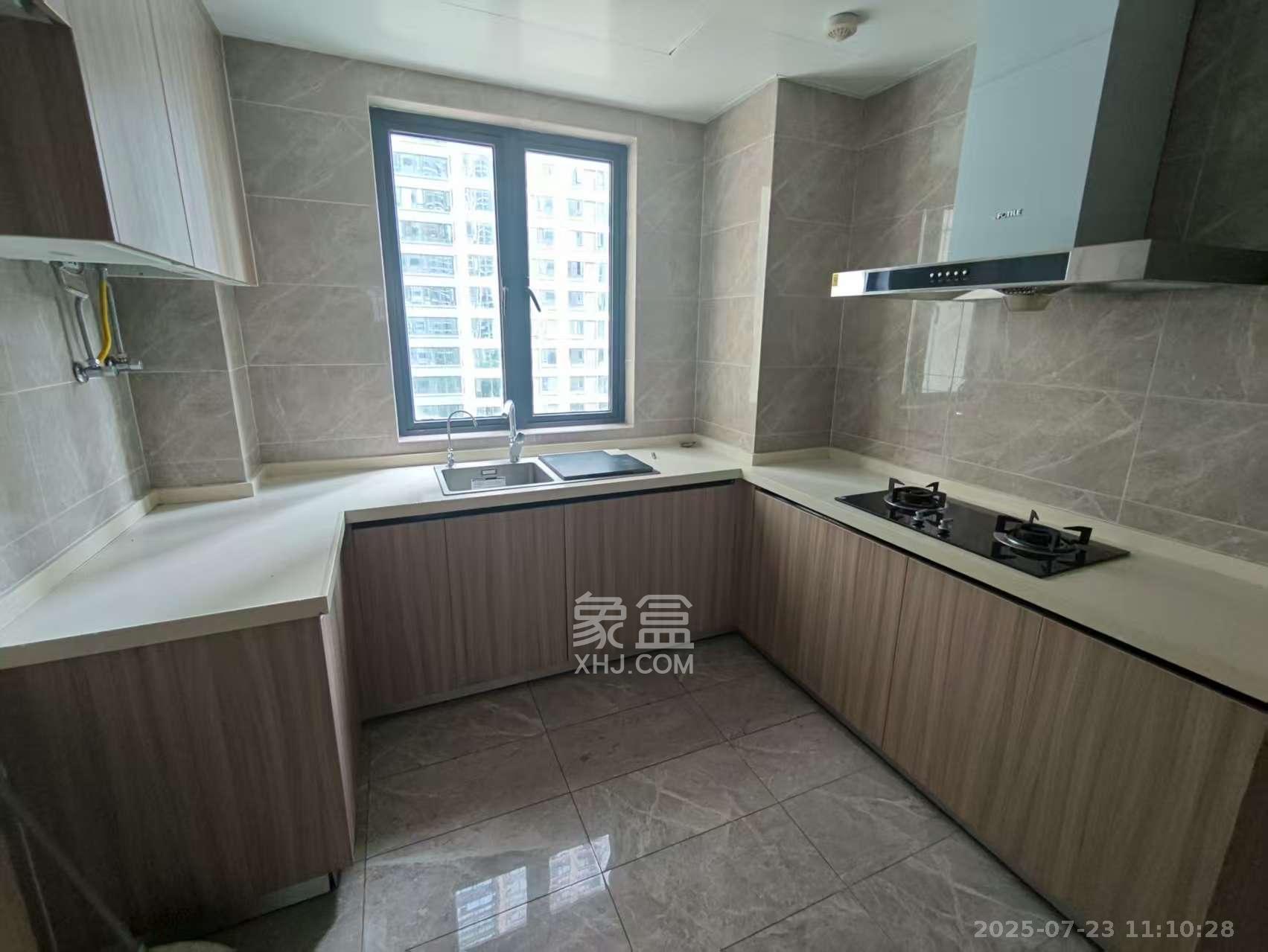 南山梅溪一方  5室2厅2卫    4500.0元/月室内图