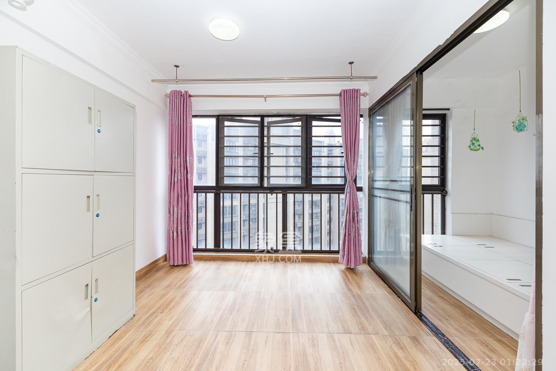 时代倾城三期 2室1厅1卫 62.8万 时代倾城三期 2室1厅1卫 62.8万阳台