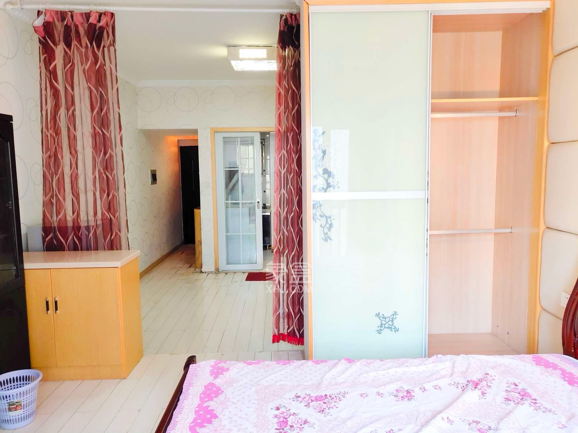 汇富中心  1室1厅1卫   1600.00元/月室内图