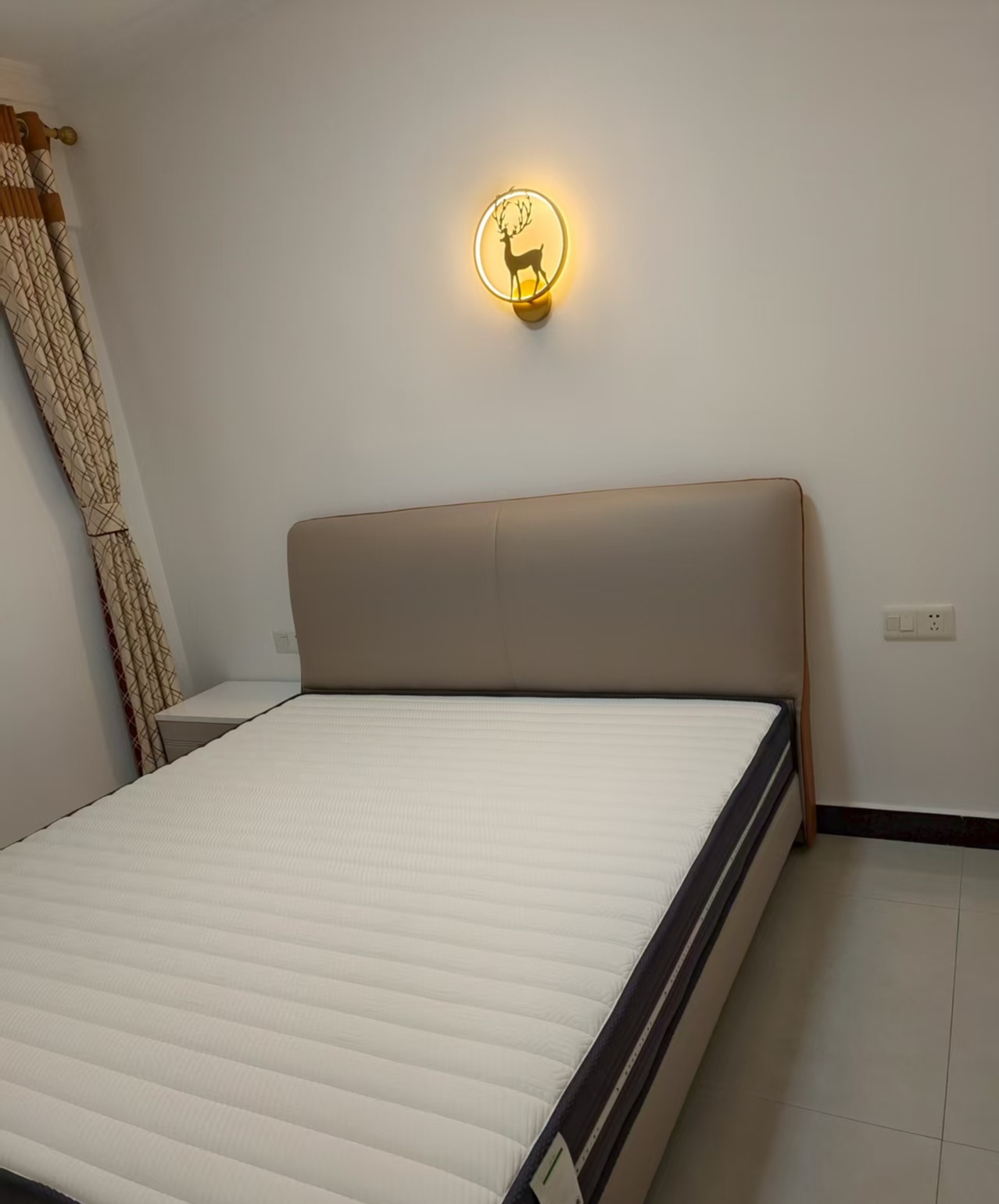 崇和中苑 2室1厅1卫 2100.0元/月 崇和中苑 2室1厅1卫 2100.0元/月室内图