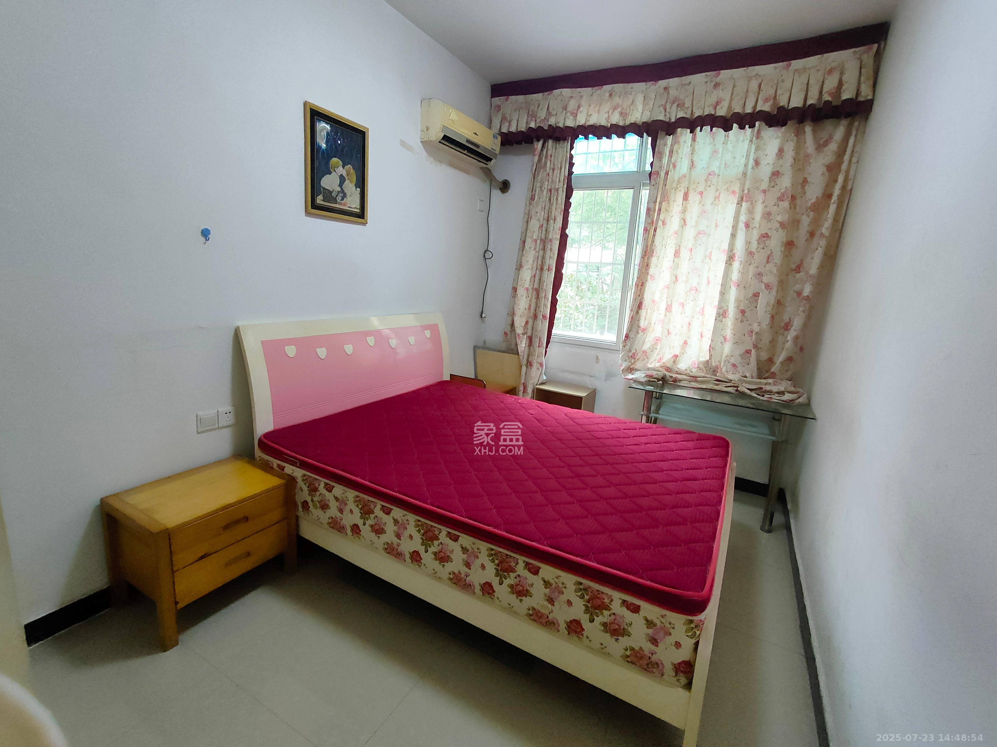 红旗区一片  1室1厅1卫    1600.0元/月 红旗区一片  1室1厅1卫    1600.0元/月室内图