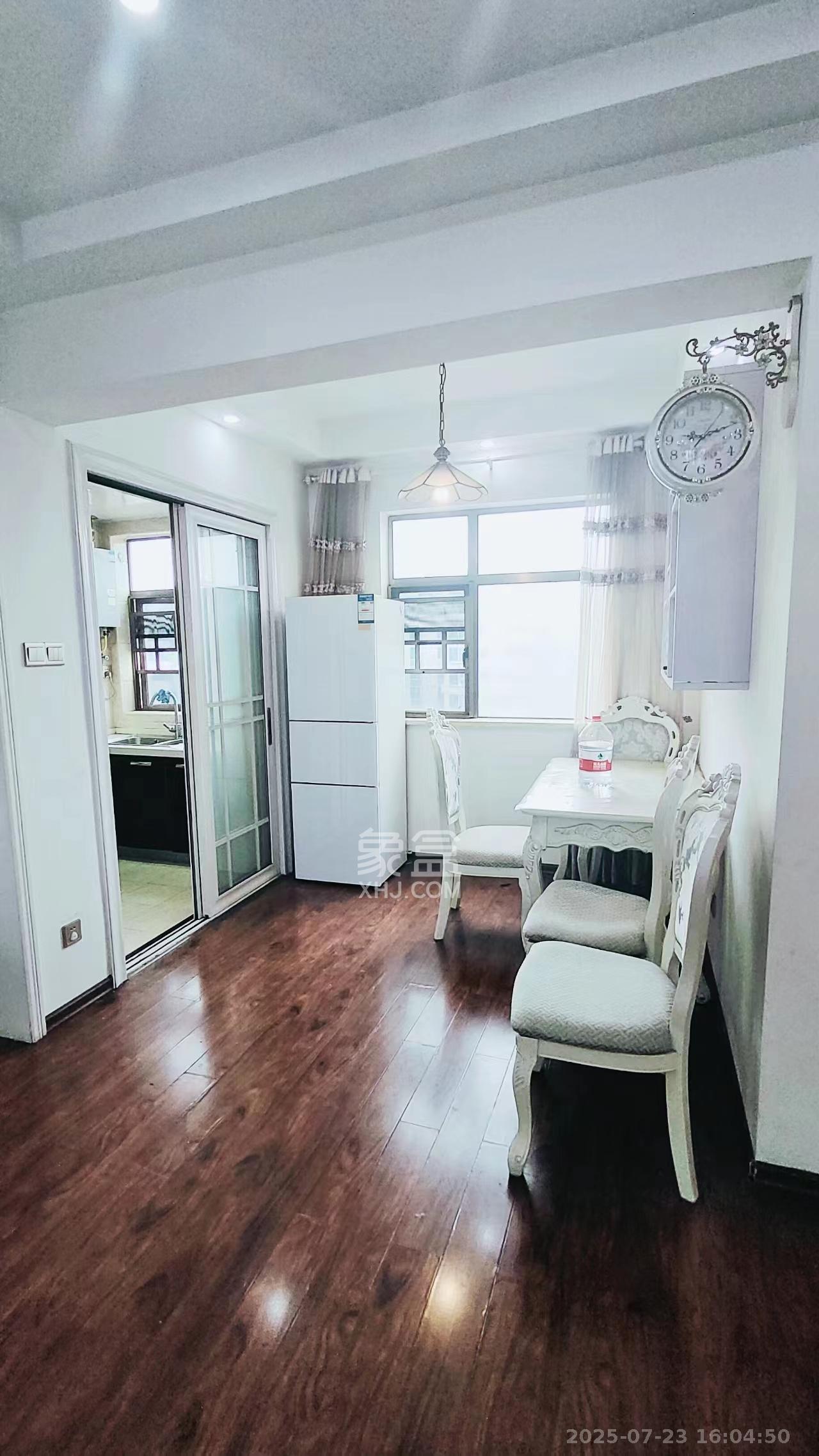 江山帝景雅典  3室1厅1卫    2100.0元/月 江山帝景雅典  3室1厅1卫    2100.0元/月室内图