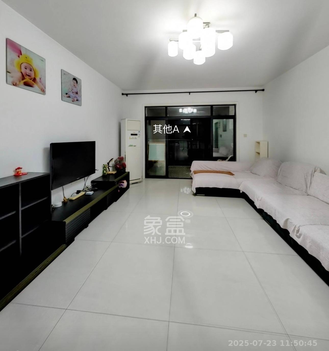 藏珑湖上国际花园 4室2厅2卫 3400.0元/月 藏珑湖上国际花园 4室2厅2卫 3400.0元/月室内图