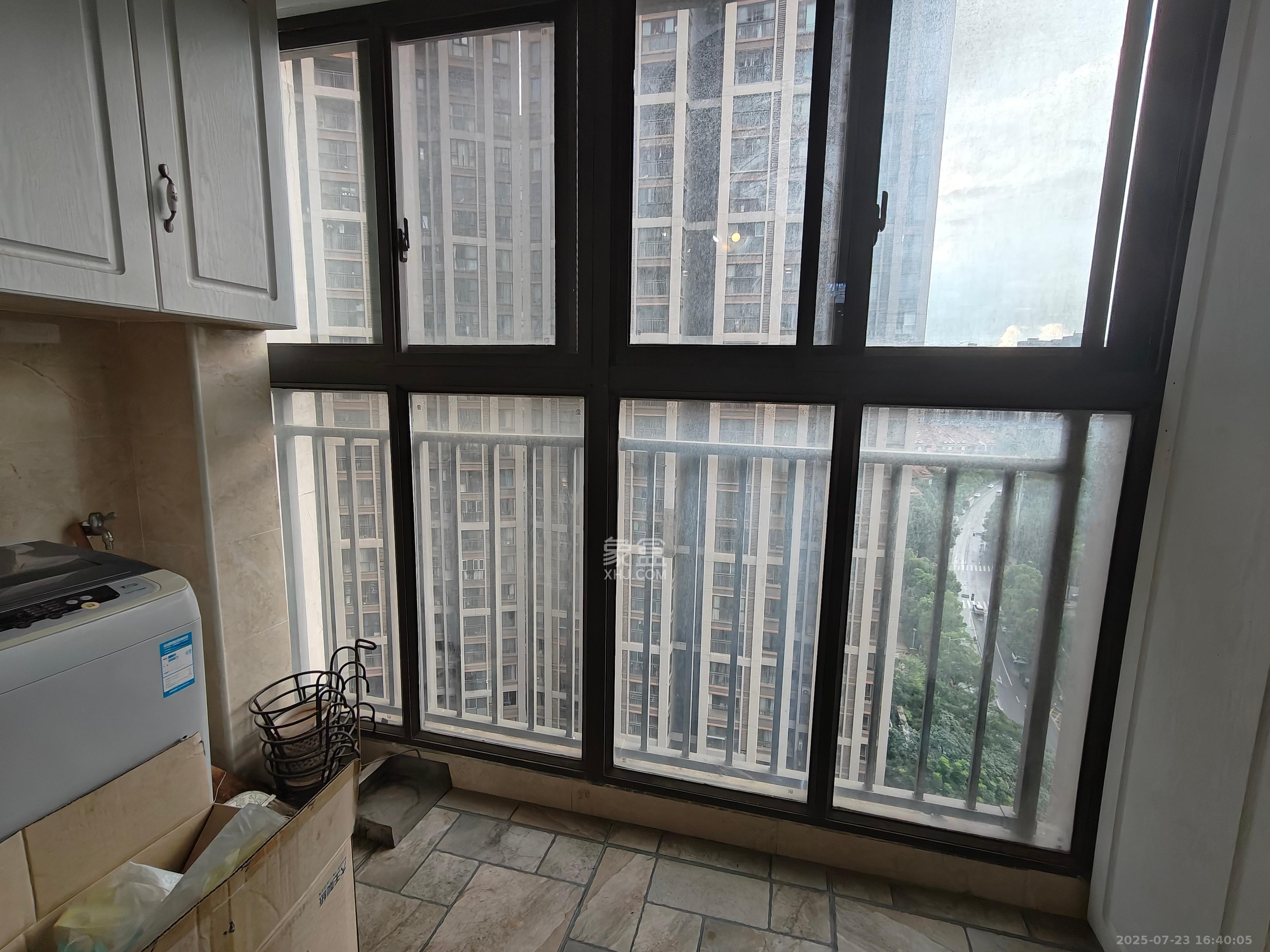 旭辉御府 3室2厅1卫 2400.0元/月 旭辉御府 3室2厅1卫 2400.0元/月室内图