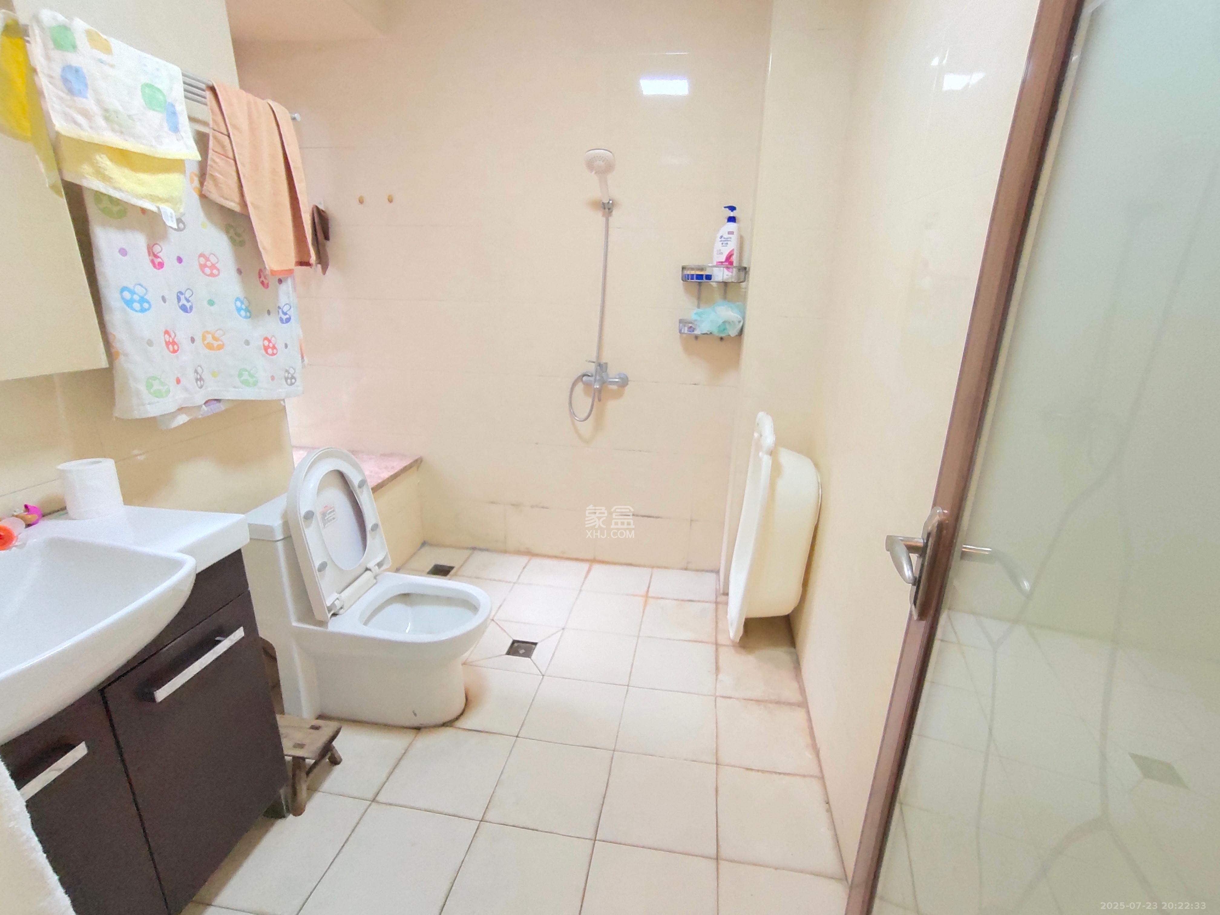 中城丽景香山园  3室2厅2卫   3000.00元/月室内图