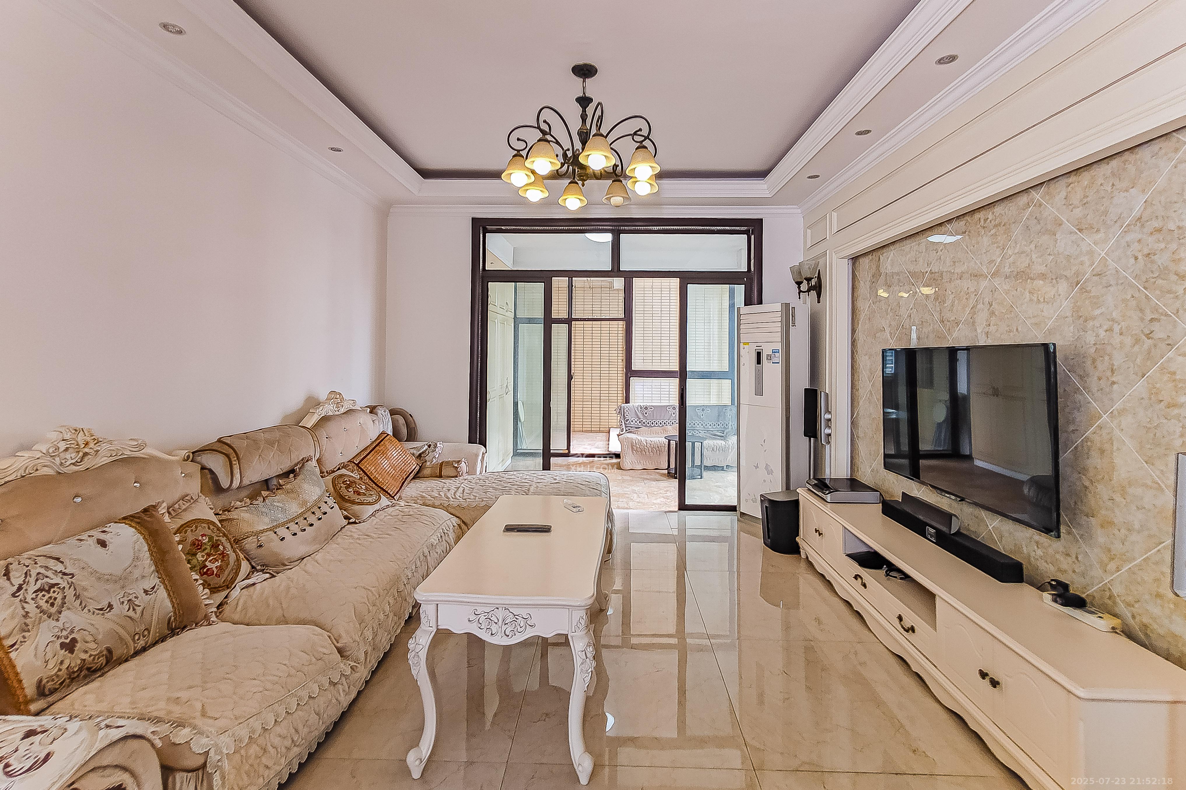 大鸿杰座  3室2厅2卫    137.8万 大鸿杰座  3室2厅2卫    137.8万客厅