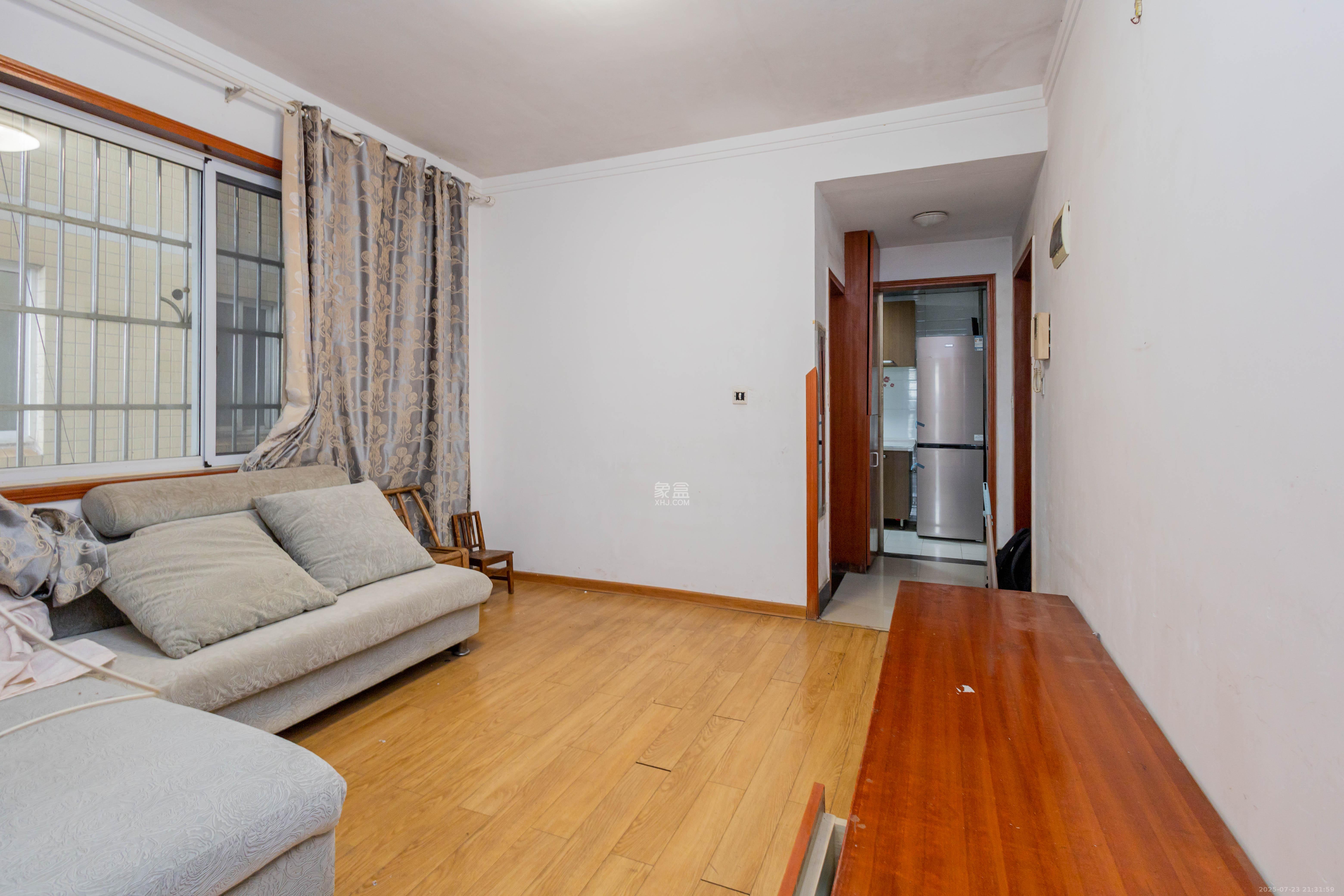 圣力华苑 1室1厅1卫 22.6万 圣力华苑 1室1厅1卫 22.6万客厅