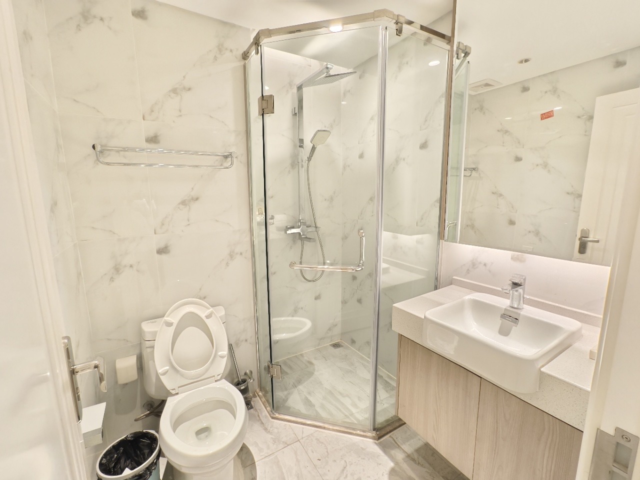 海航豪庭北苑 4室2厅3卫 6500.0元/月 海航豪庭北苑 4室2厅3卫 6500.0元/月室内图