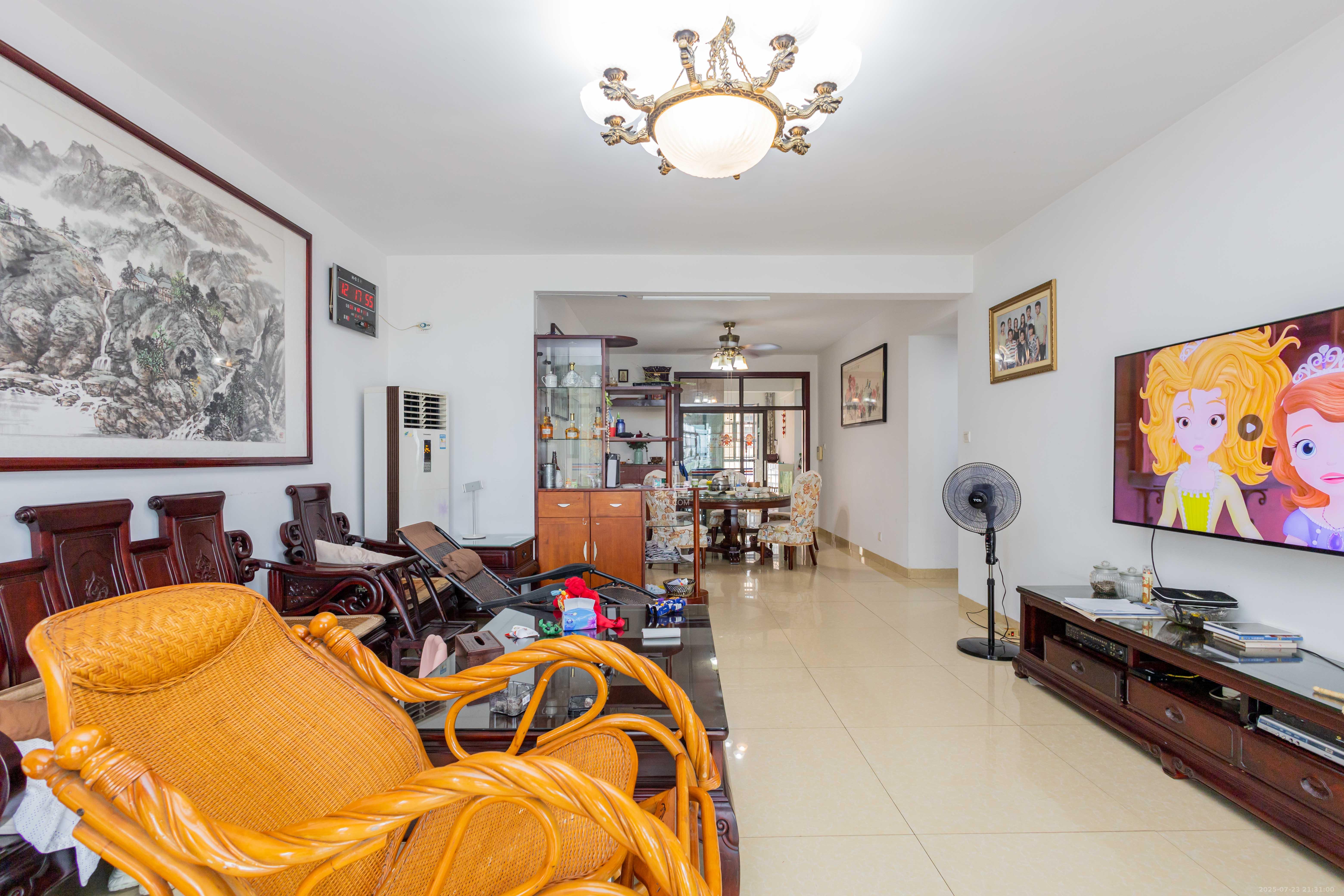 天园假日 4室2厅2卫 145.8万 天园假日 4室2厅2卫 145.8万客厅