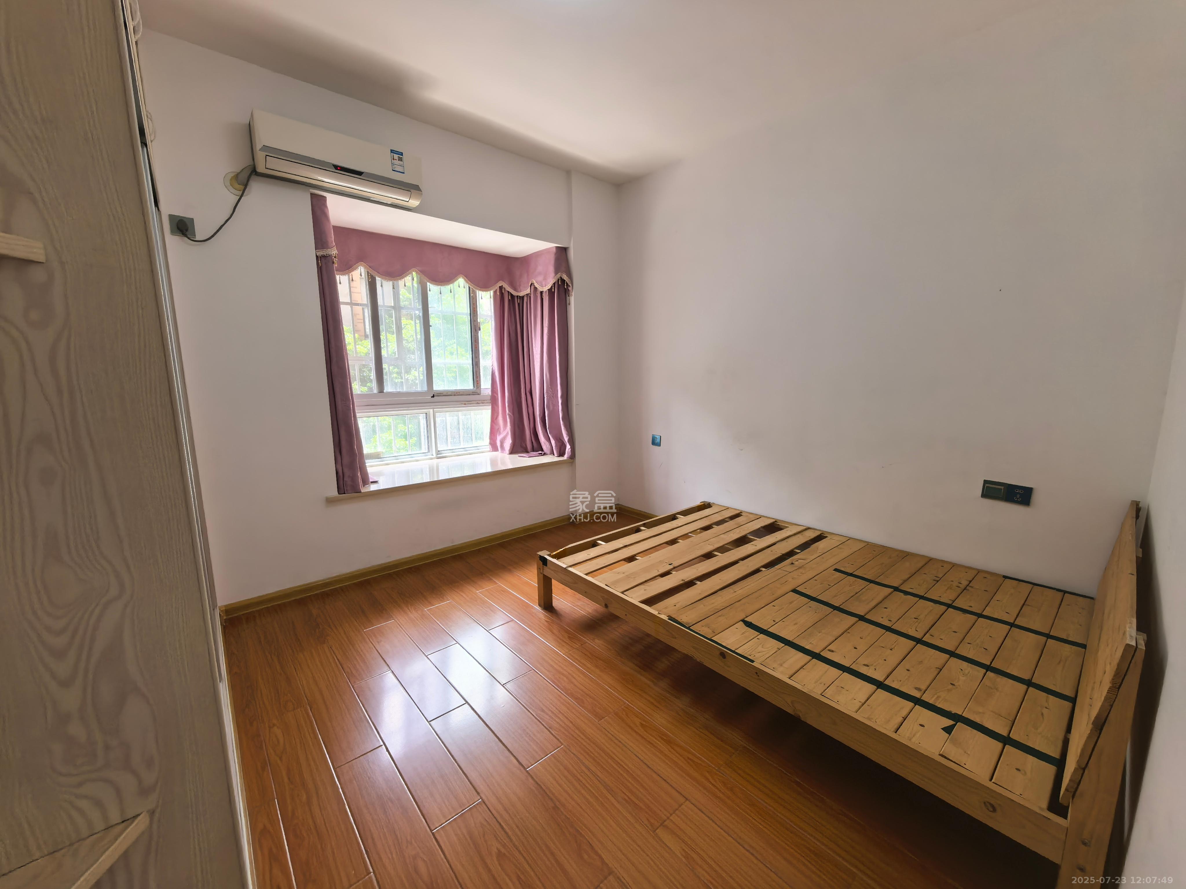 山水湾 3室2厅1卫 1800.0元/月 山水湾 3室2厅1卫 1800.0元/月室内图