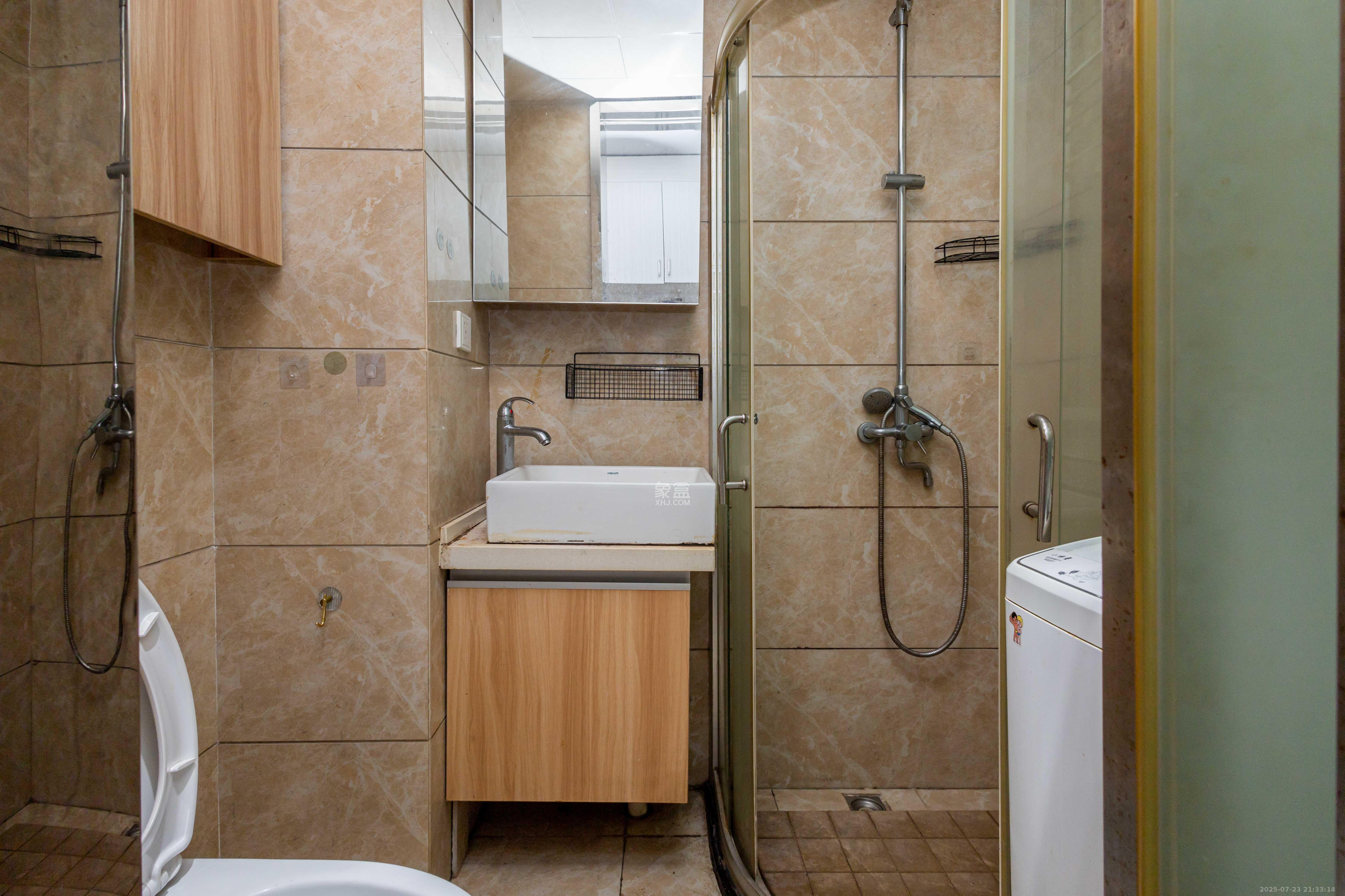 佐佑大厦 1室1厅1卫 18.0万 佐佑大厦 1室1厅1卫 18.0万卫生间