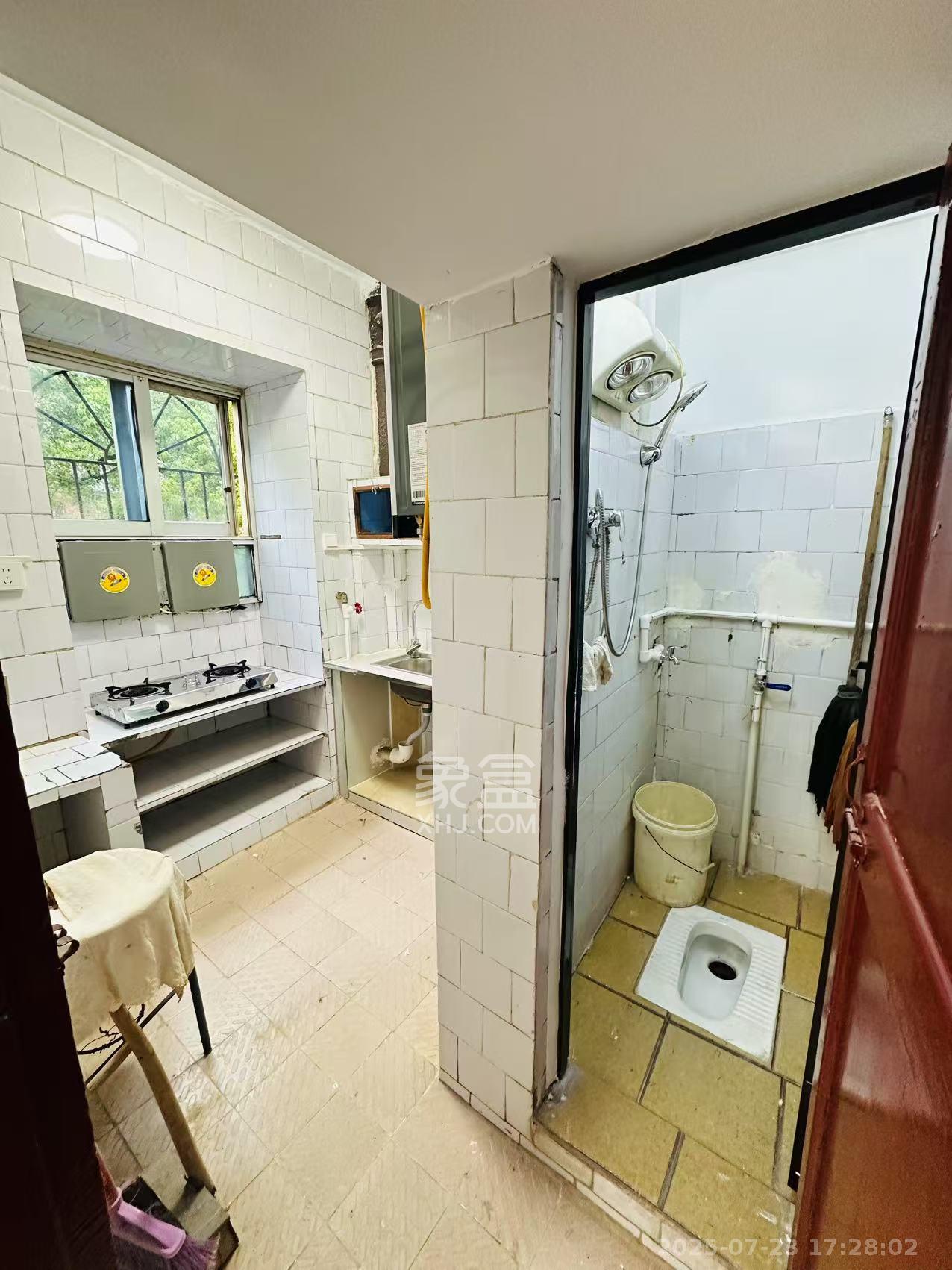 原石油厂宿舍 2室1厅1卫 1300.0元/月 原石油厂宿舍 2室1厅1卫 1300.0元/月室内图