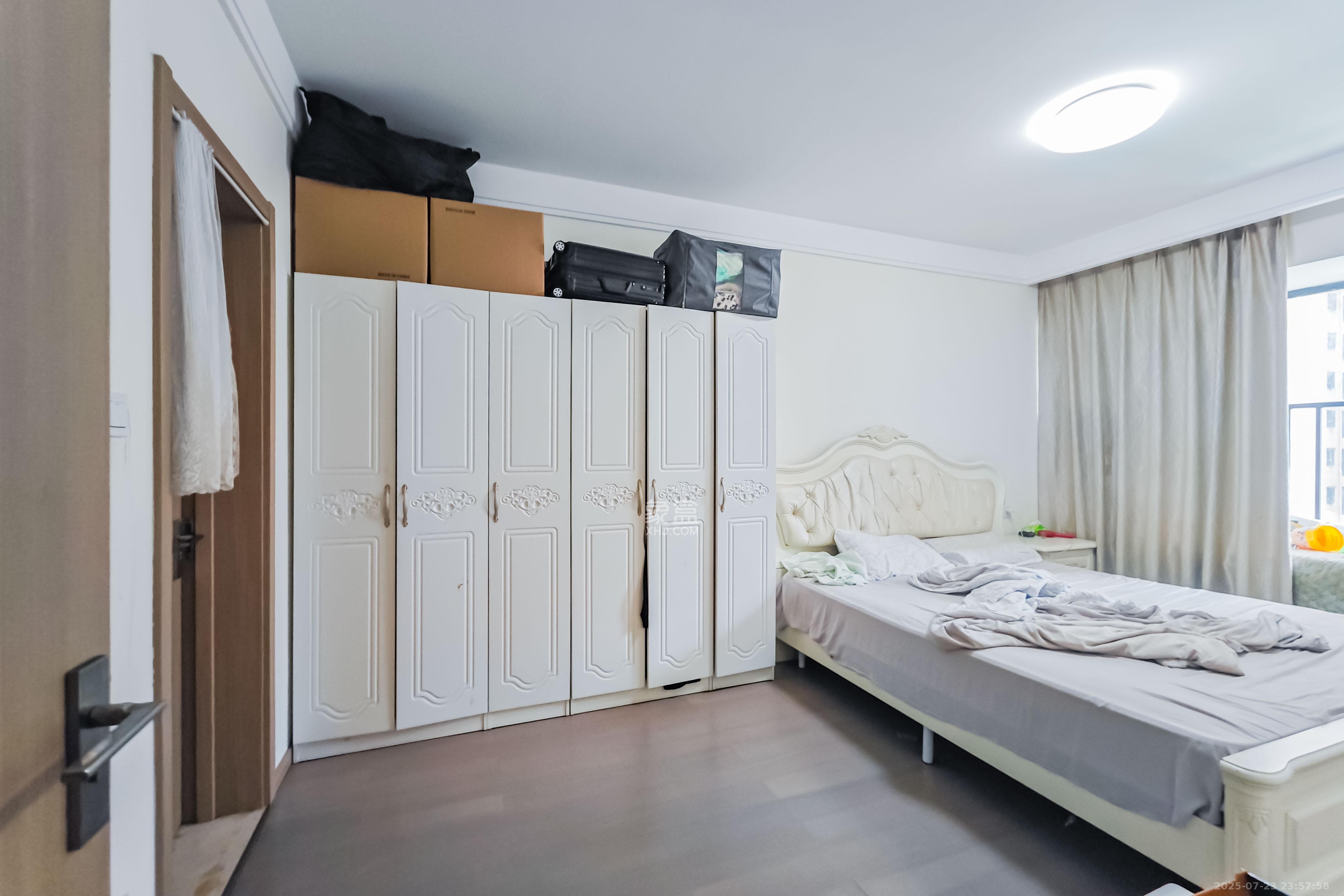 长沙高铁吾悦广场 3室2厅2卫 105.0万 长沙高铁吾悦广场 3室2厅2卫 105.0万卧室