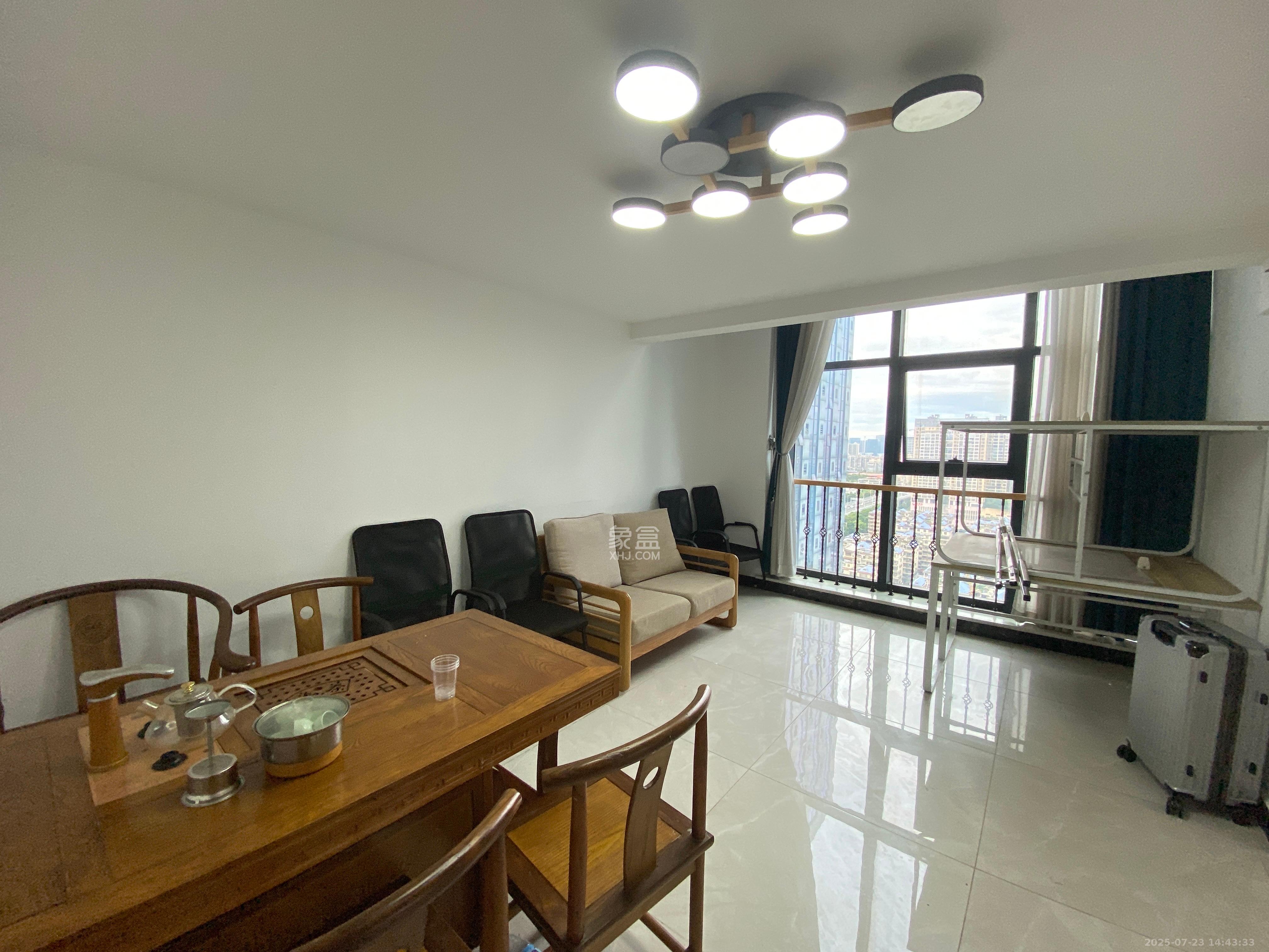 东盈商业广场(华泉城市广场)  2室1厅1卫    2500.0元/月 东盈商业广场(华泉城市广场)  2室1厅1卫    2500.0元/月