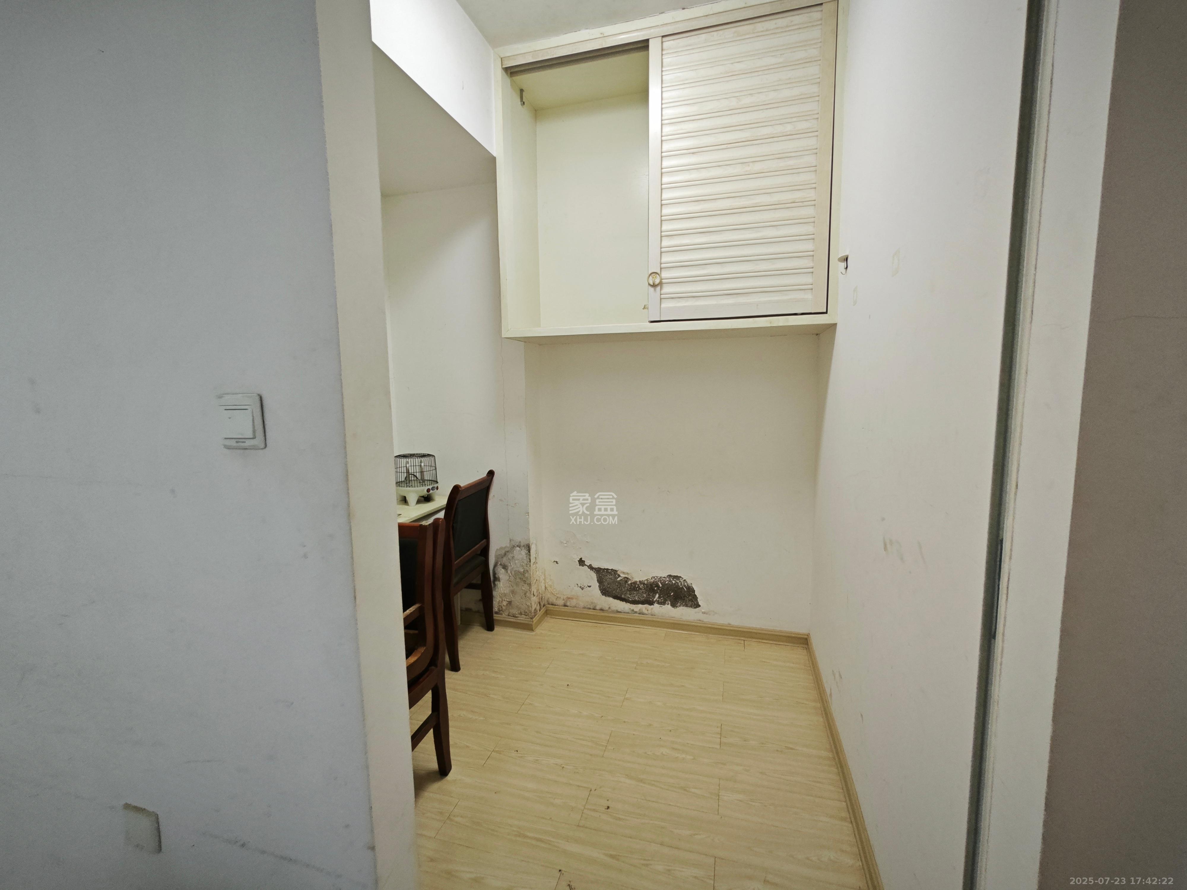 怡海星城 2室2厅1卫 1300.0元/月 怡海星城 2室2厅1卫 1300.0元/月室内图