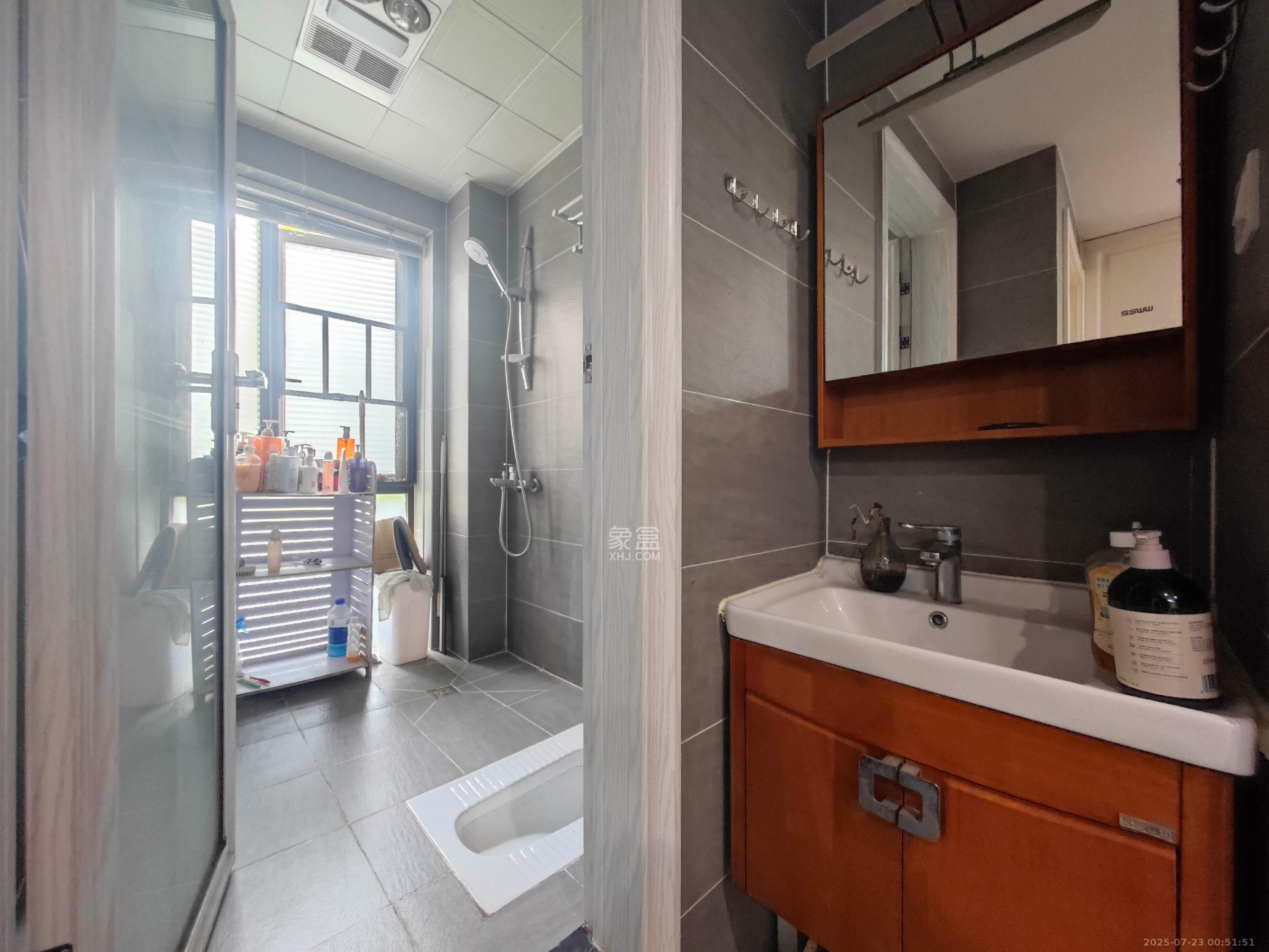 南城印象  3室2厅2卫    86.0万卫生间