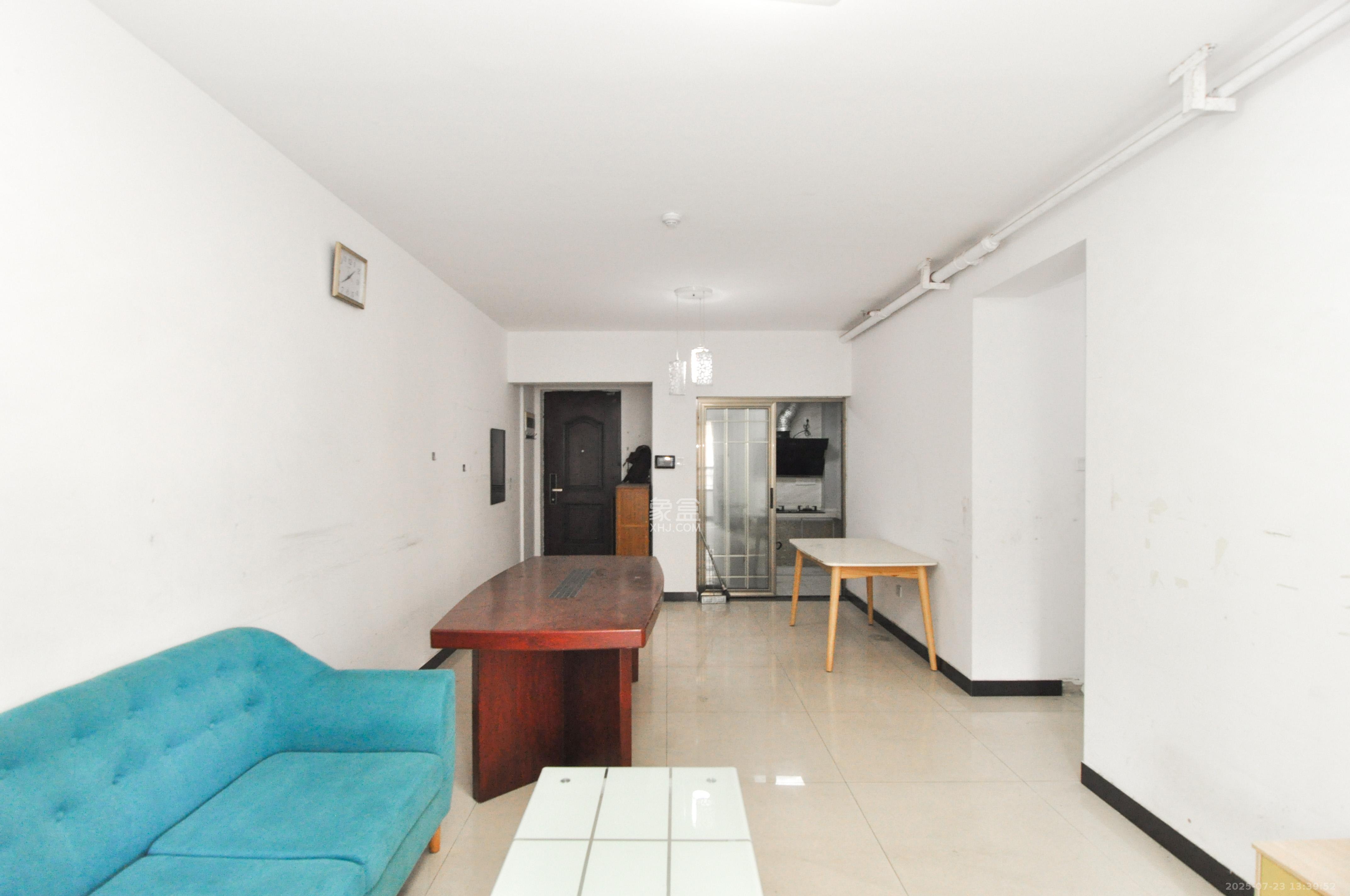 卓越浅水湾  3室2厅2卫    92.0万客厅