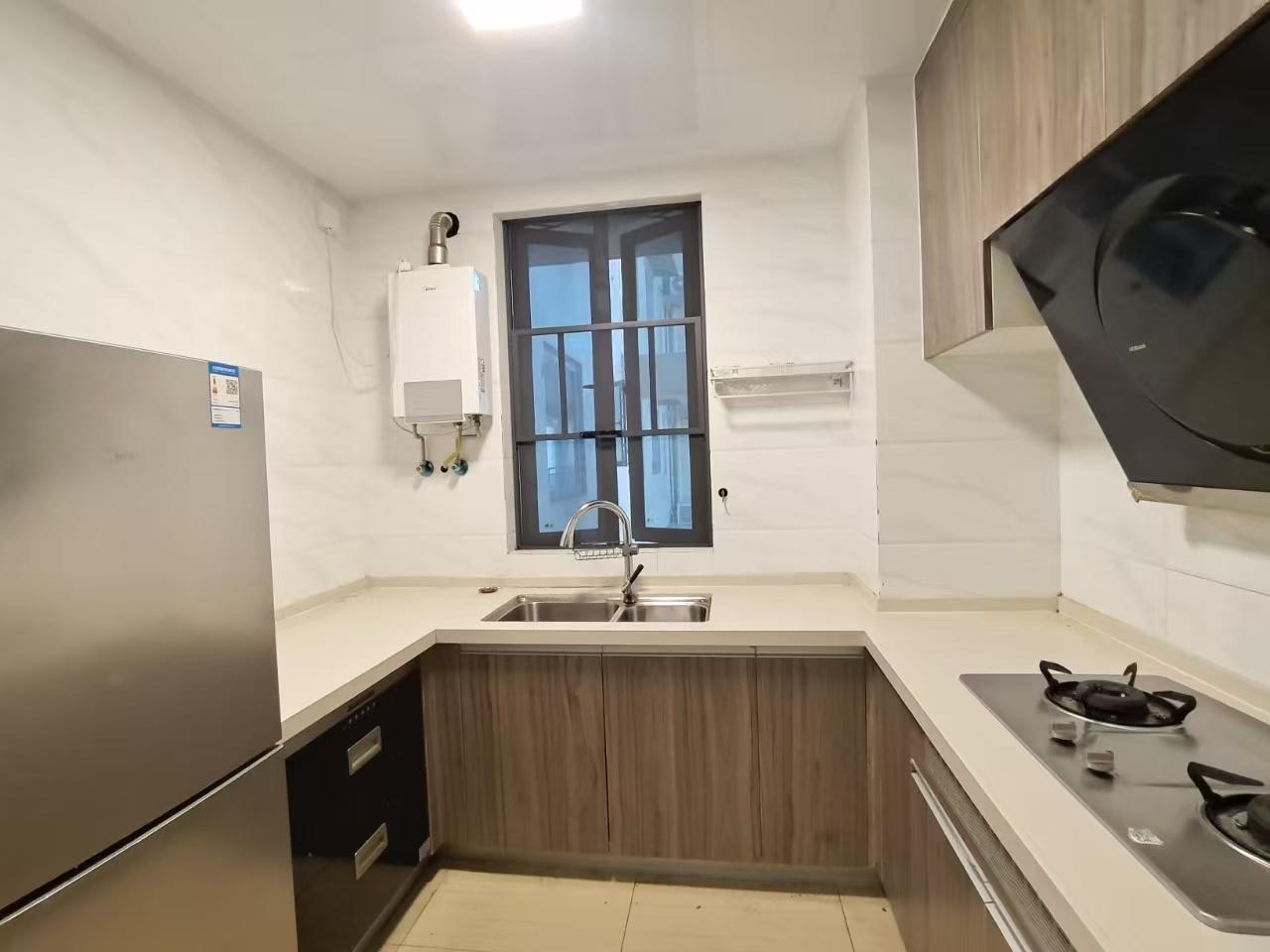 碧桂园梓山府 3室2厅2卫 2000.0元/月 碧桂园梓山府 3室2厅2卫 2000.0元/月室内图