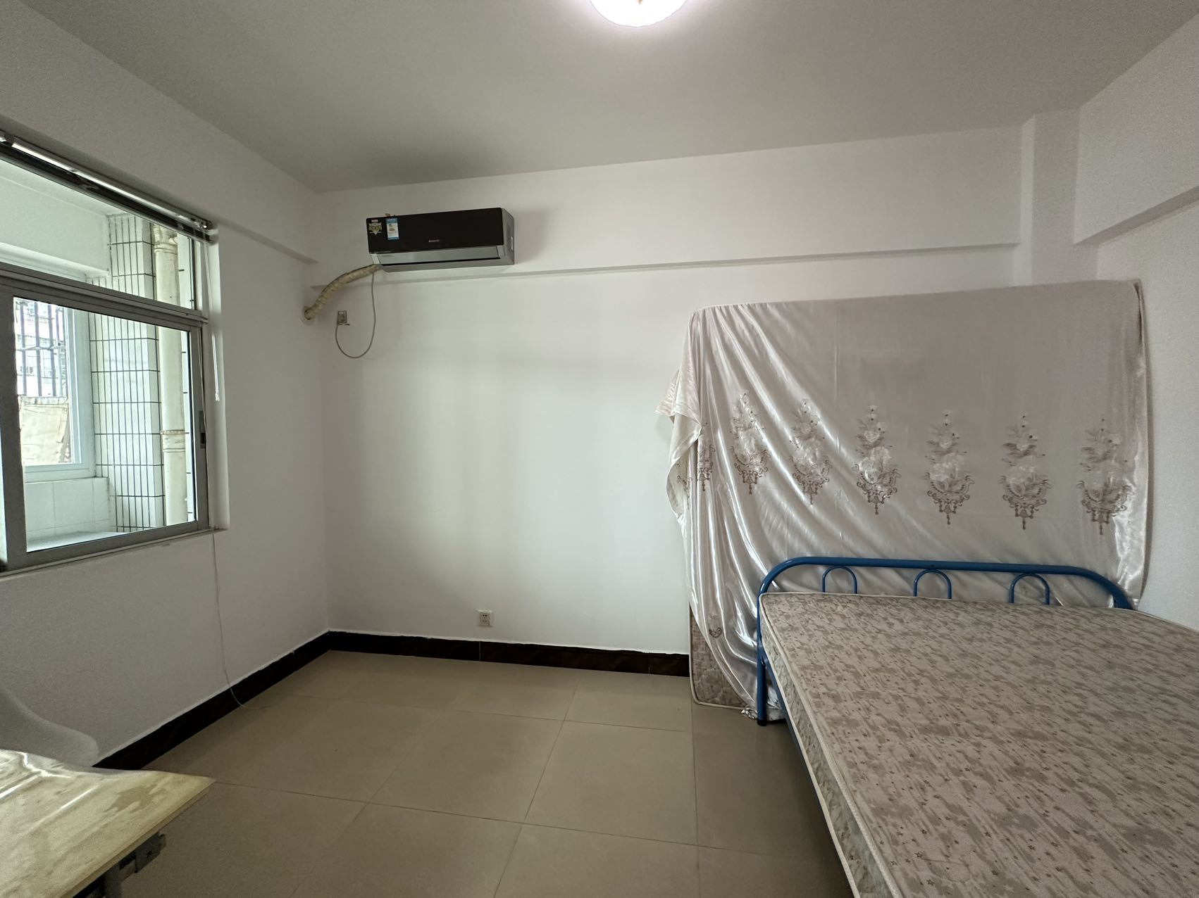 交警总队公寓 3室2厅1卫 2400.0元/月 交警总队公寓 3室2厅1卫 2400.0元/月室内图