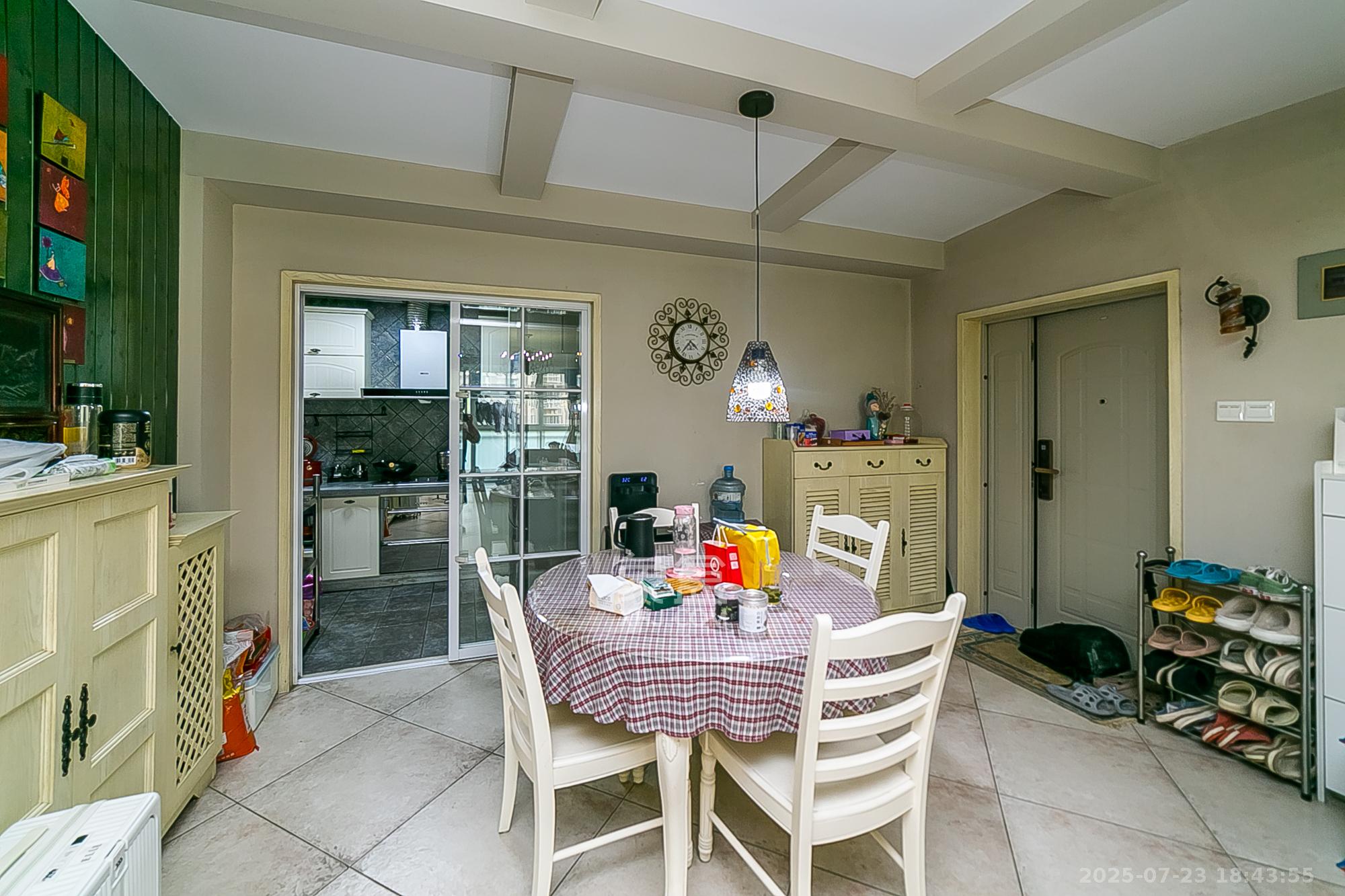 金碧文华 3室2厅1卫 88.0万 金碧文华 3室2厅1卫 88.0万客厅