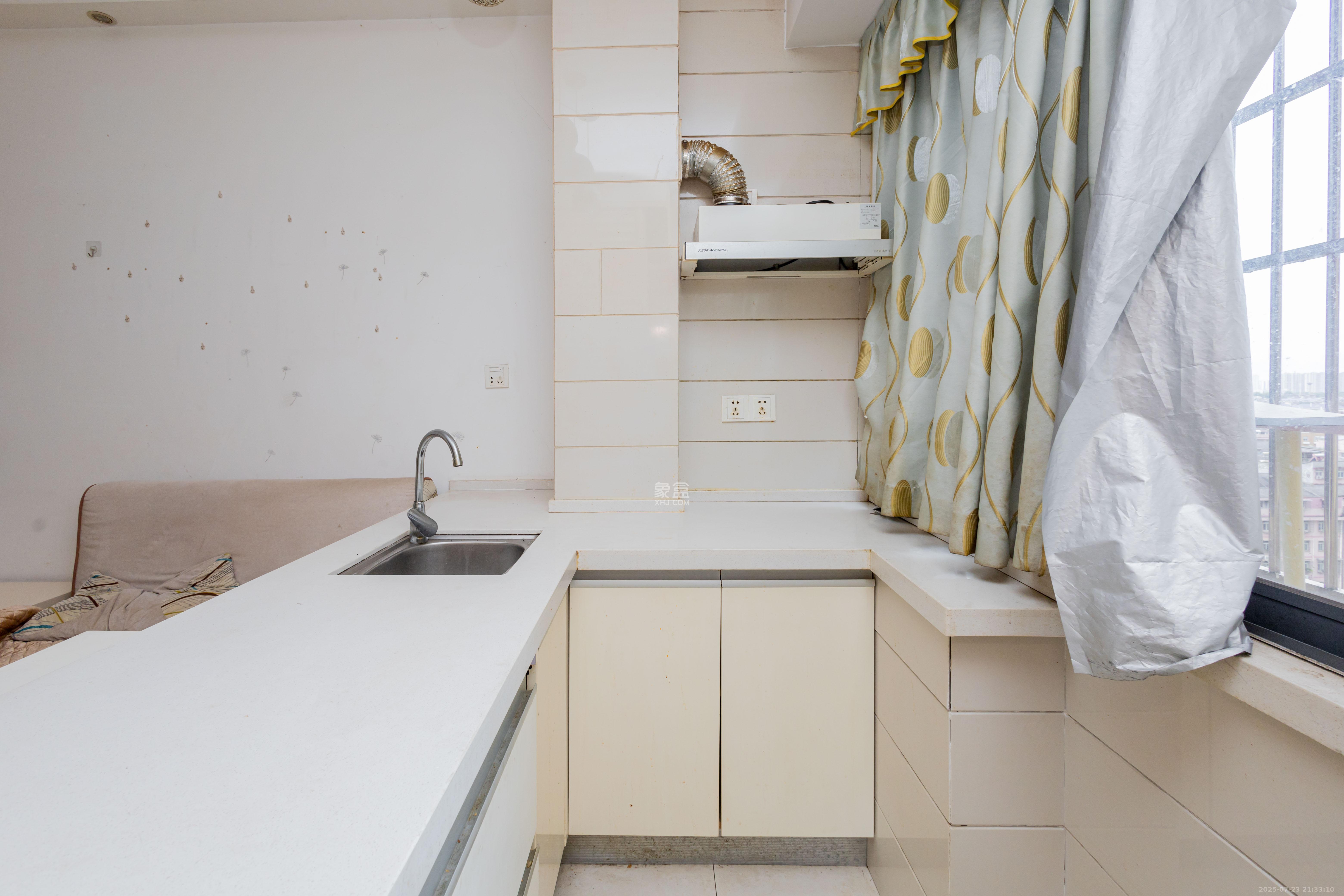 佐佑大厦 1室1厅1卫 18.0万 佐佑大厦 1室1厅1卫 18.0万厨房