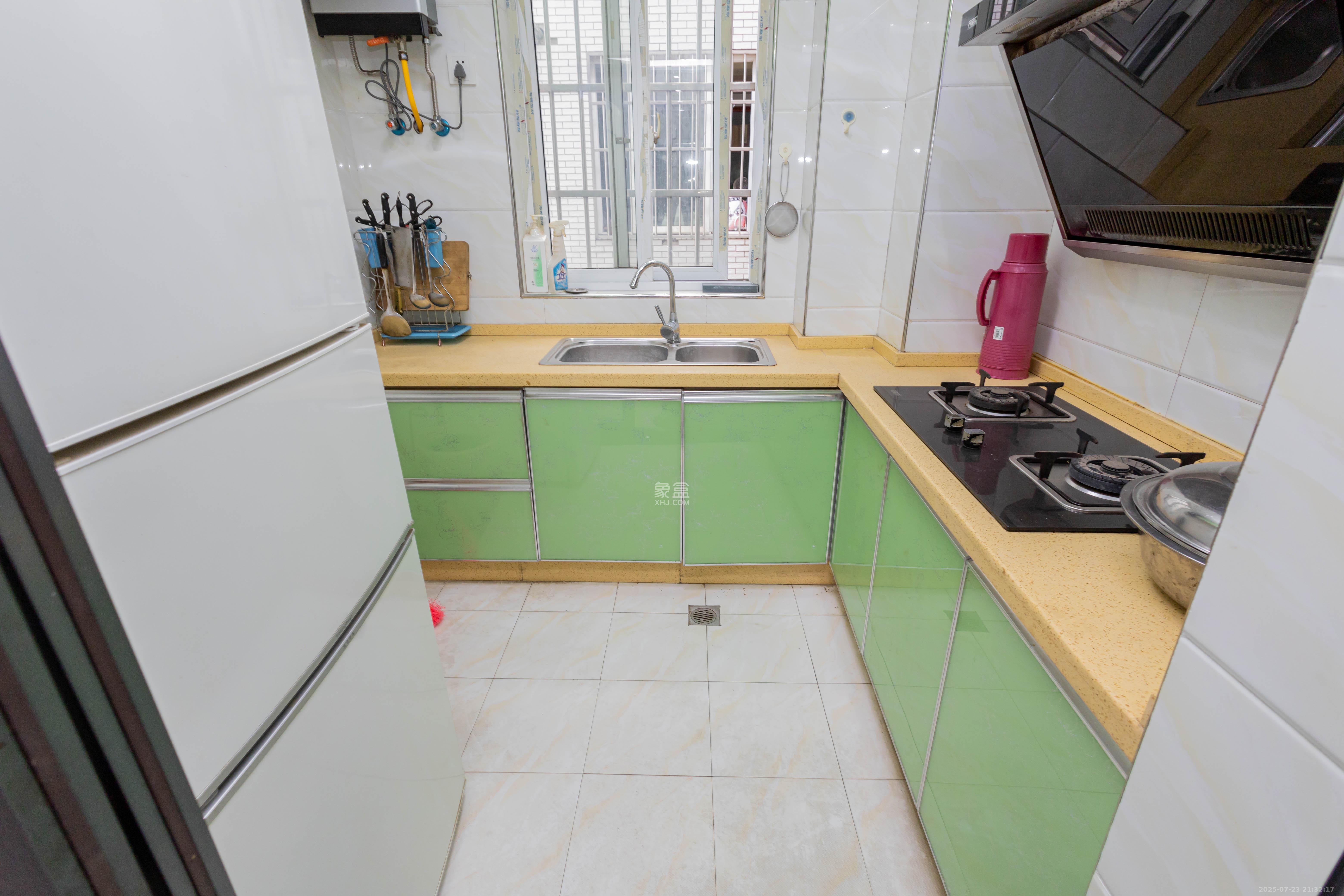 明天一城  3室2厅1卫    51.8万厨房