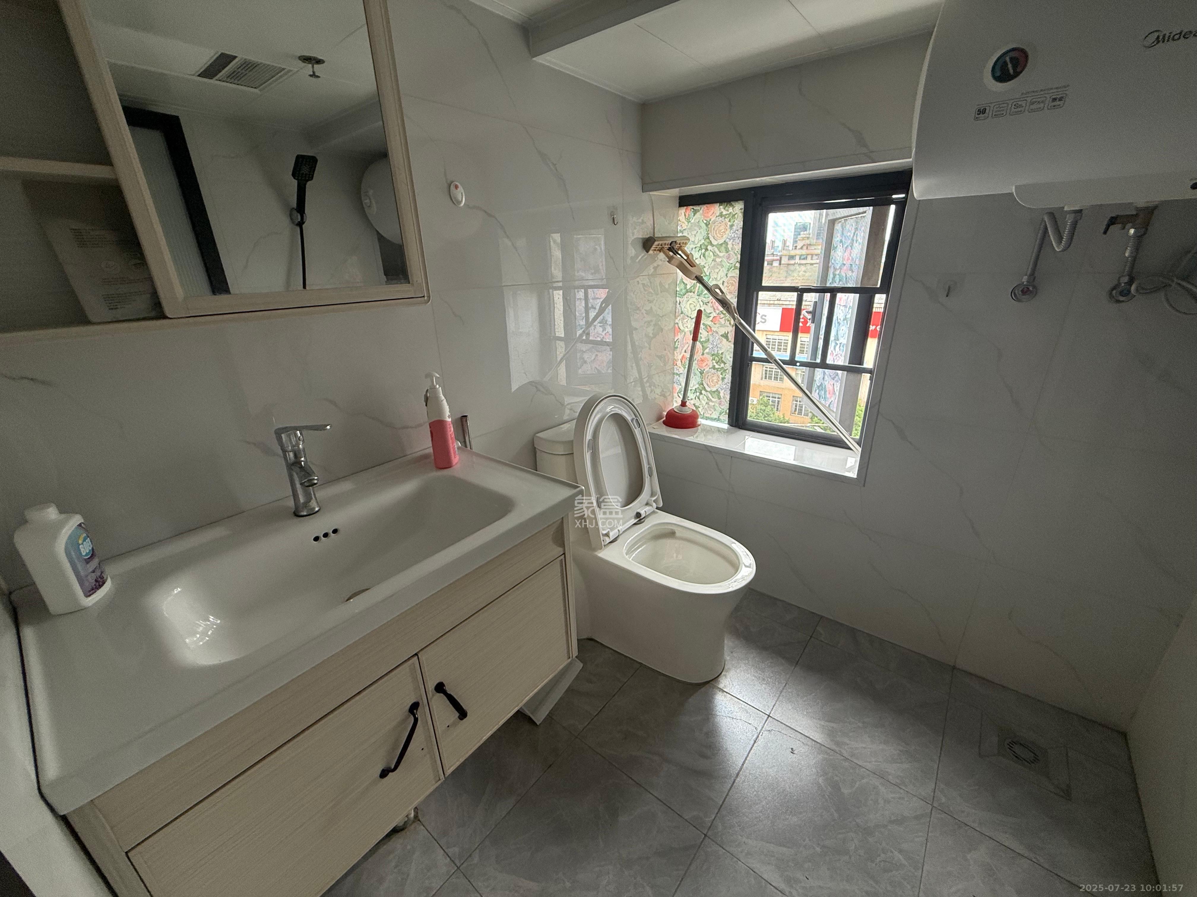 梅溪湖家居建材城 1室1厅1卫 1000.0元/月 梅溪湖家居建材城 1室1厅1卫 1000.0元/月室内图