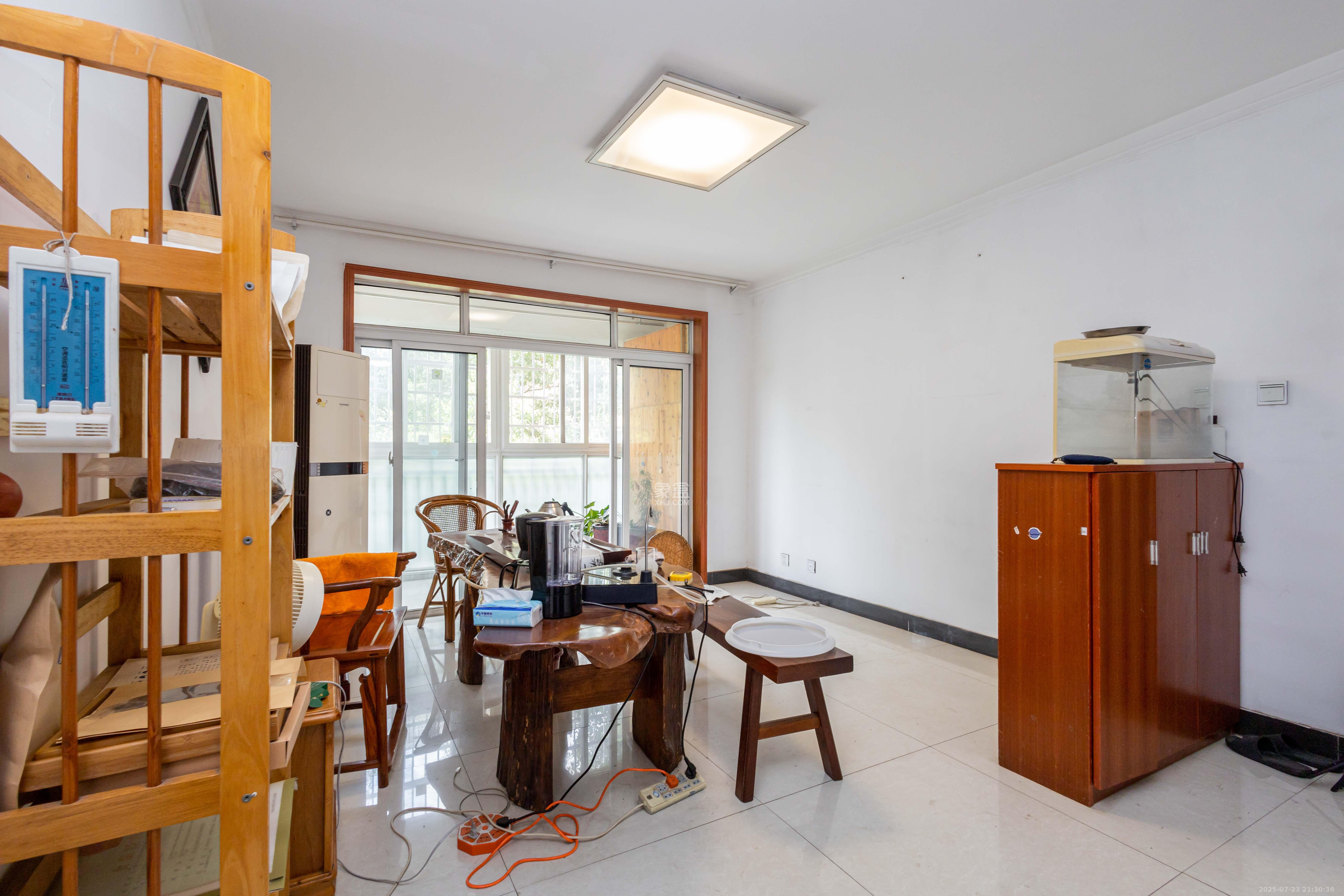 东岸锦城(东方人家)  3室2厅1卫   52.00万 东岸锦城(东方人家)  3室2厅1卫   52.00万客厅