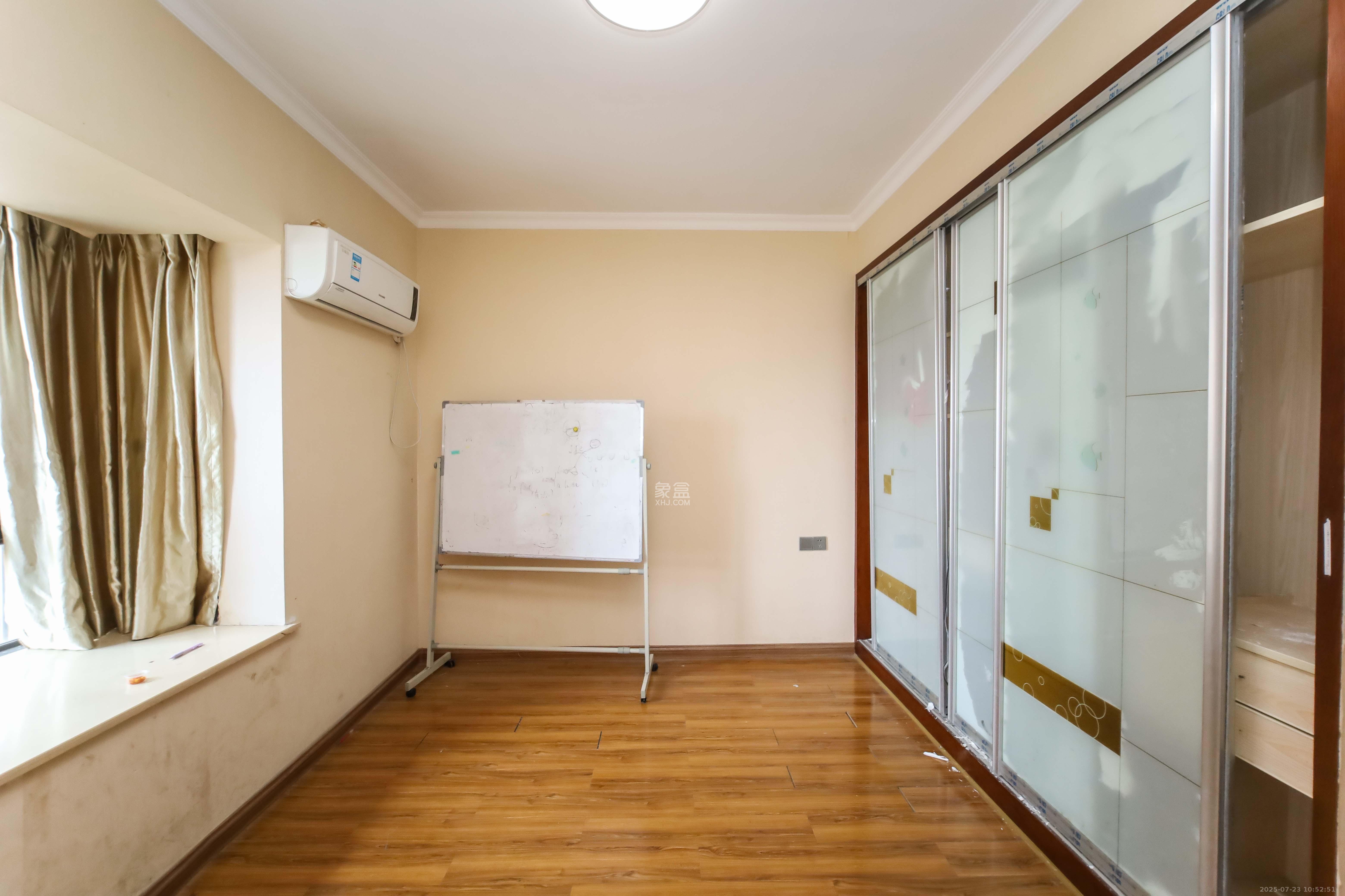 华城广场  2室2厅1卫    2800.0元/月室内图