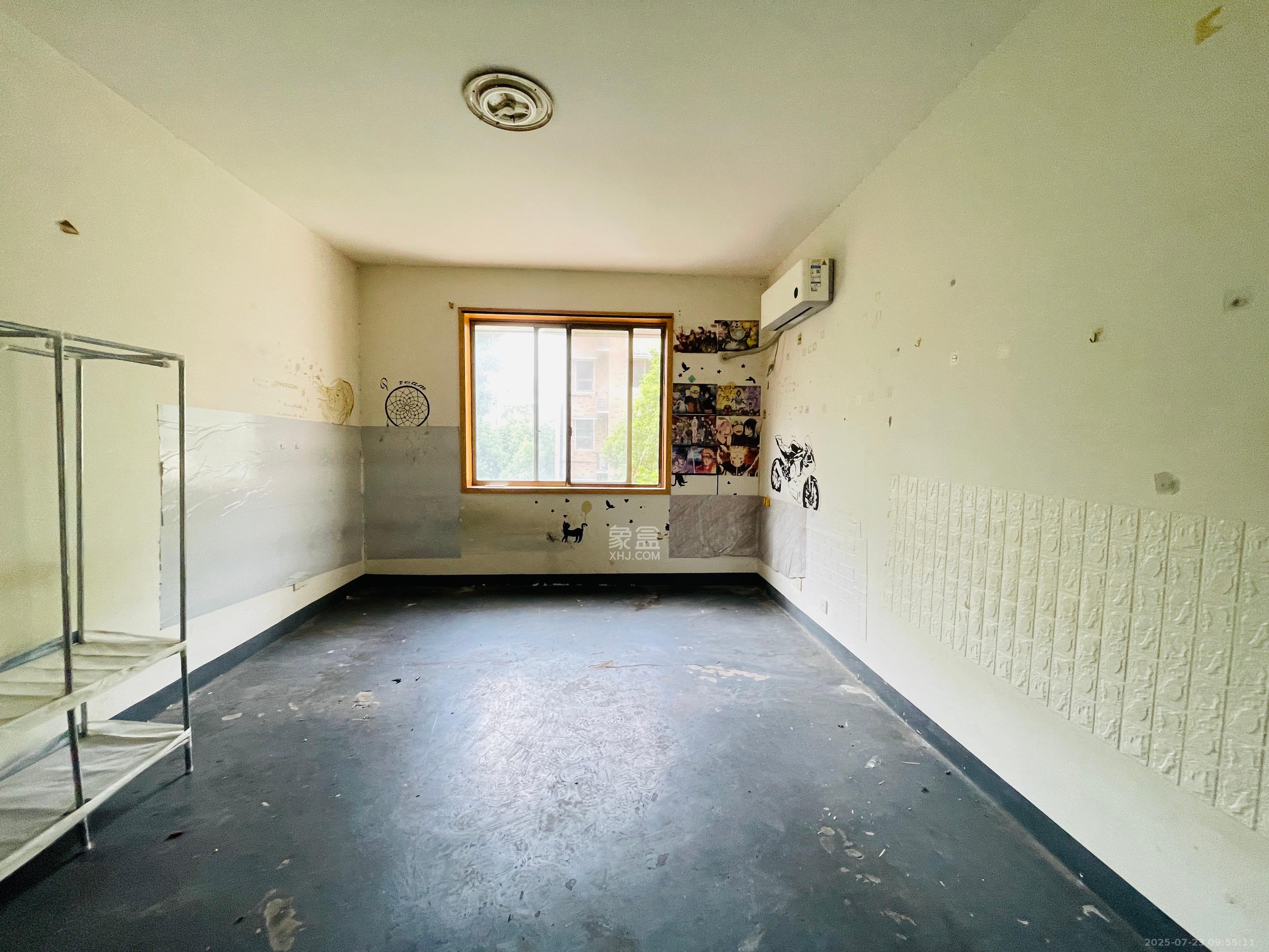 芙蓉公寓 4室2厅1卫 2500.0元/月 芙蓉公寓 4室2厅1卫 2500.0元/月室内图