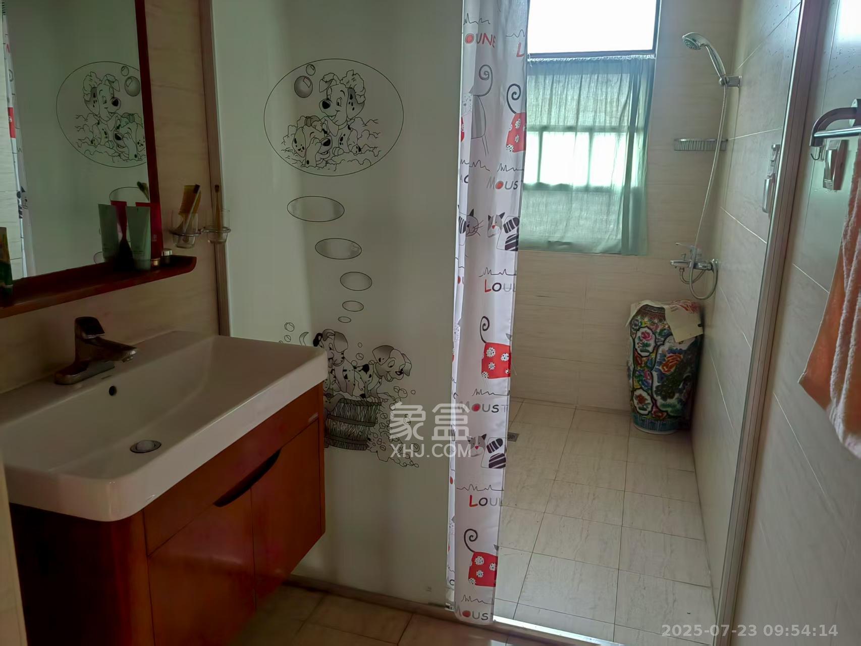 格兰小镇  4室2厅2卫   2800.00元/月室内图