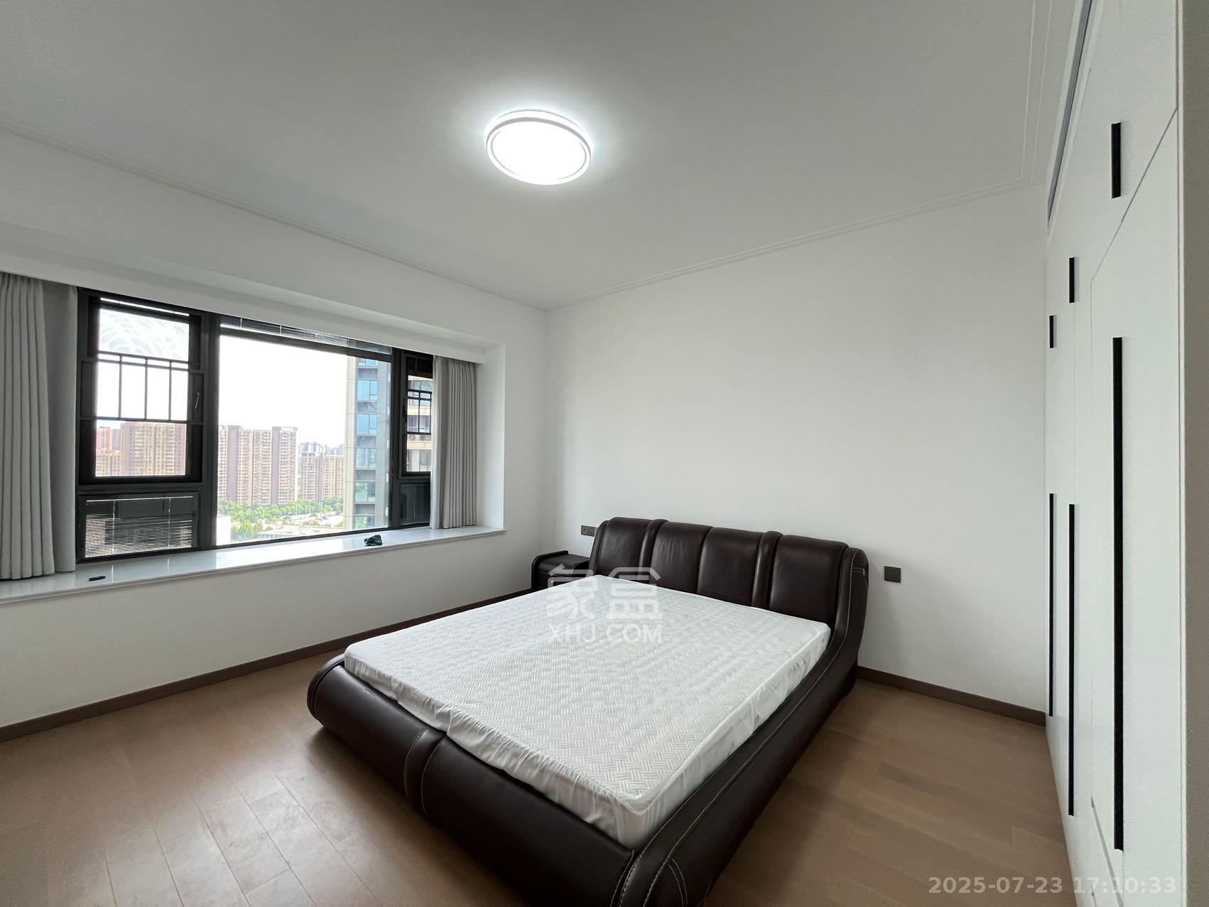 绿地V岛 4室2厅2卫 7800.0元/月 绿地V岛 4室2厅2卫 7800.0元/月室内图