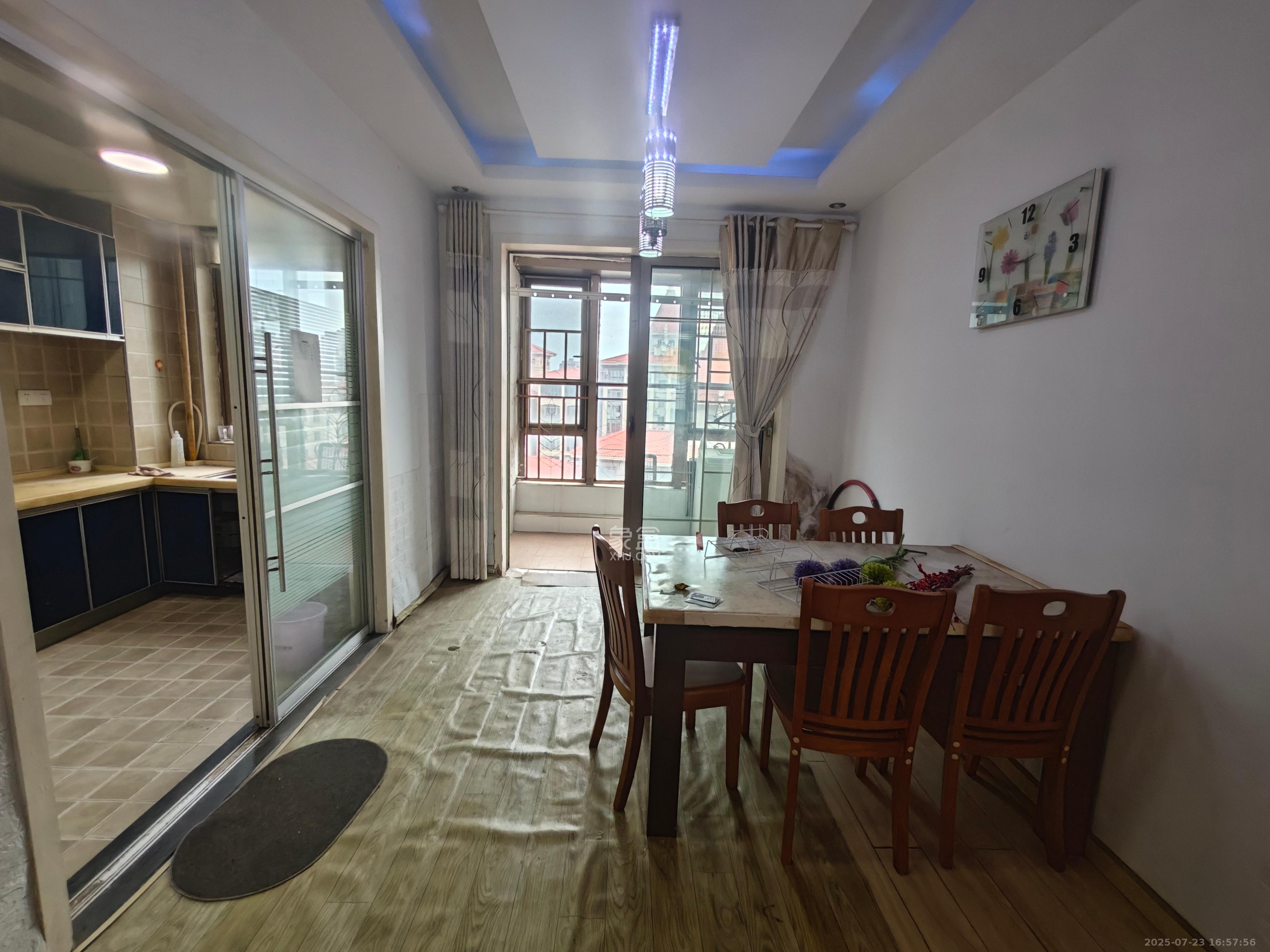 长沙玫瑰园  3室2厅2卫    1800.0元/月室内图