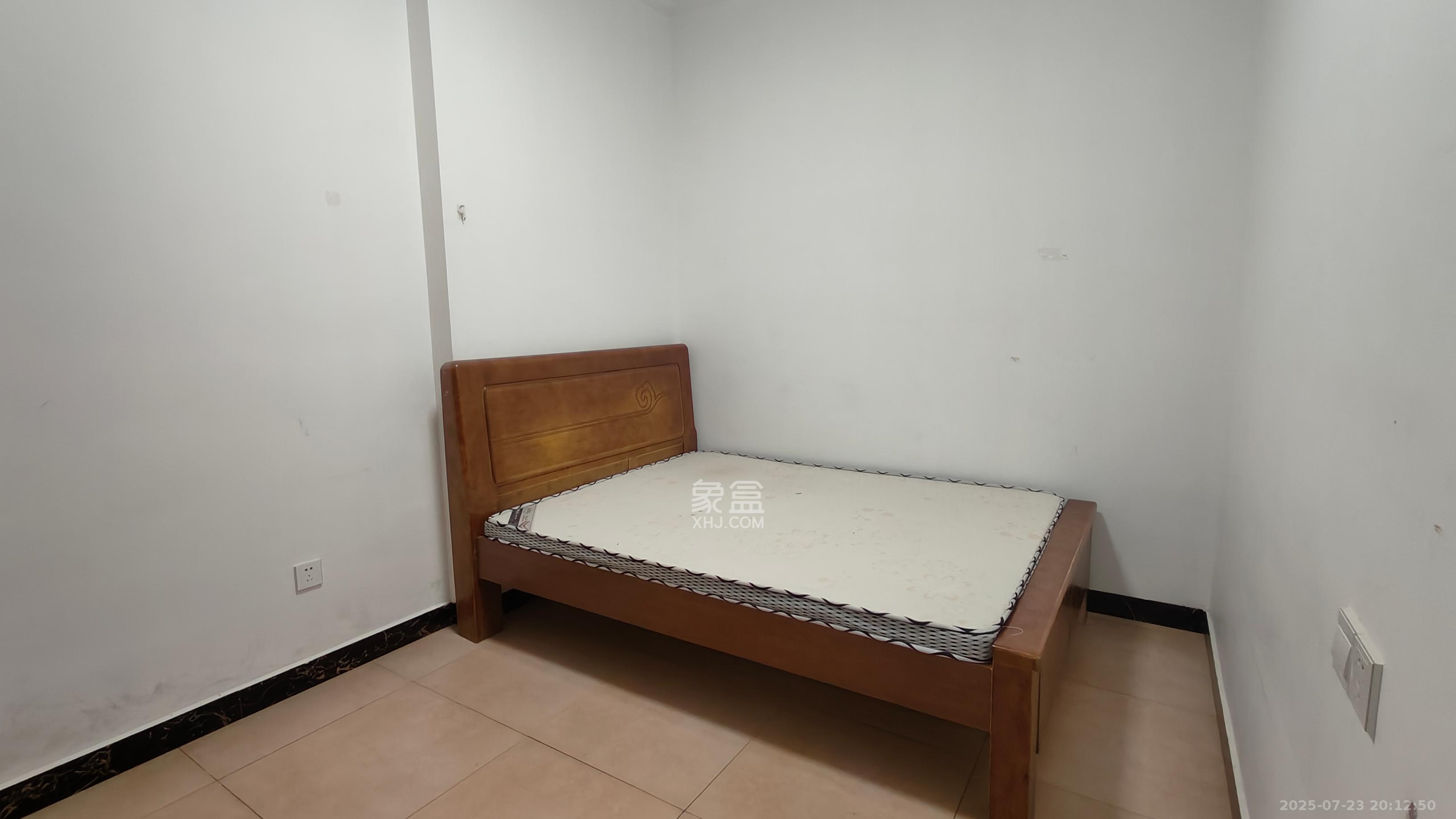 五星龙廻塘小区  1室1厅1卫    1600.0元/月室内图